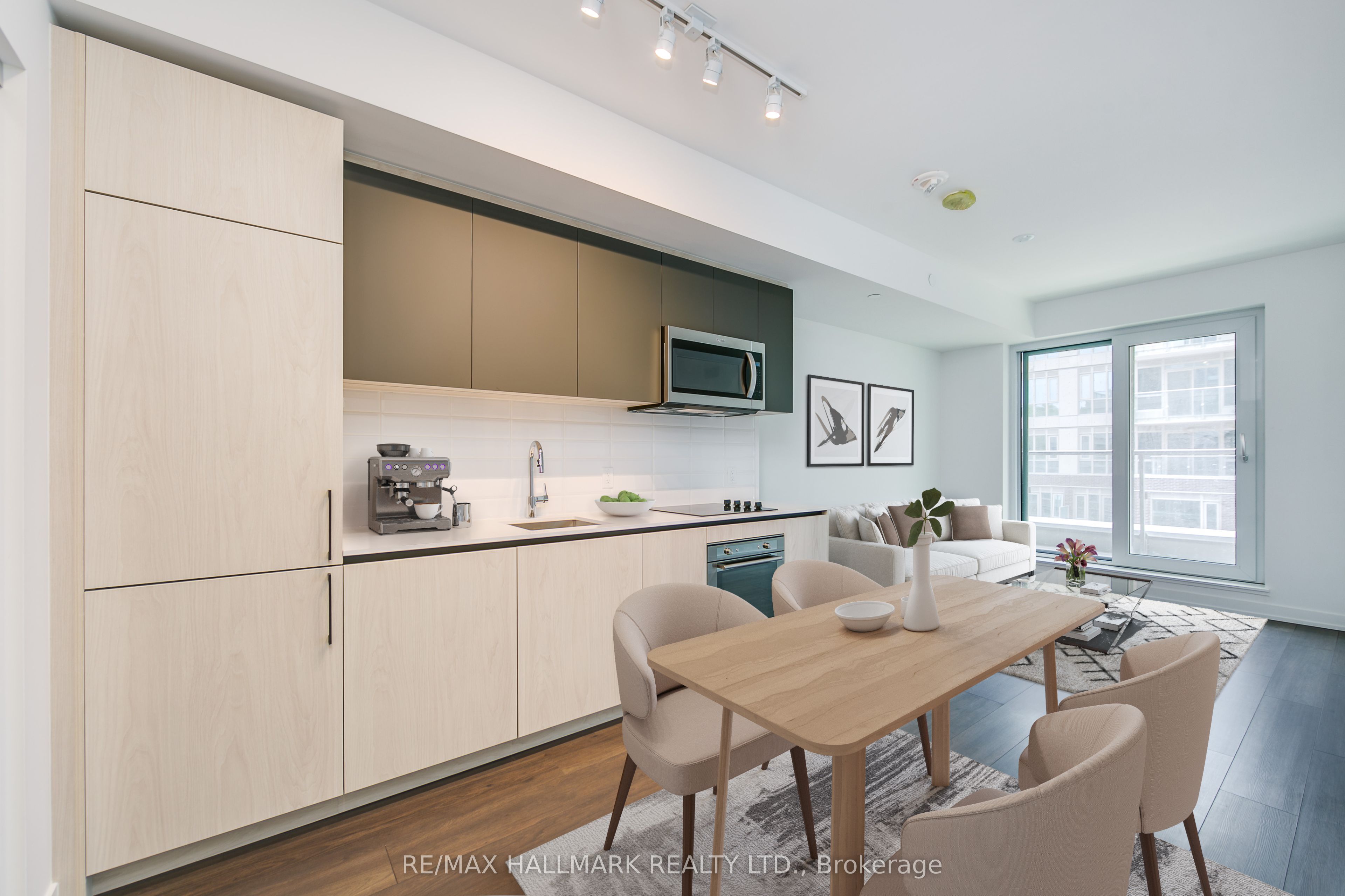 150 Logan Avenue 419, Toronto, ON M4M 0E4 photo 2