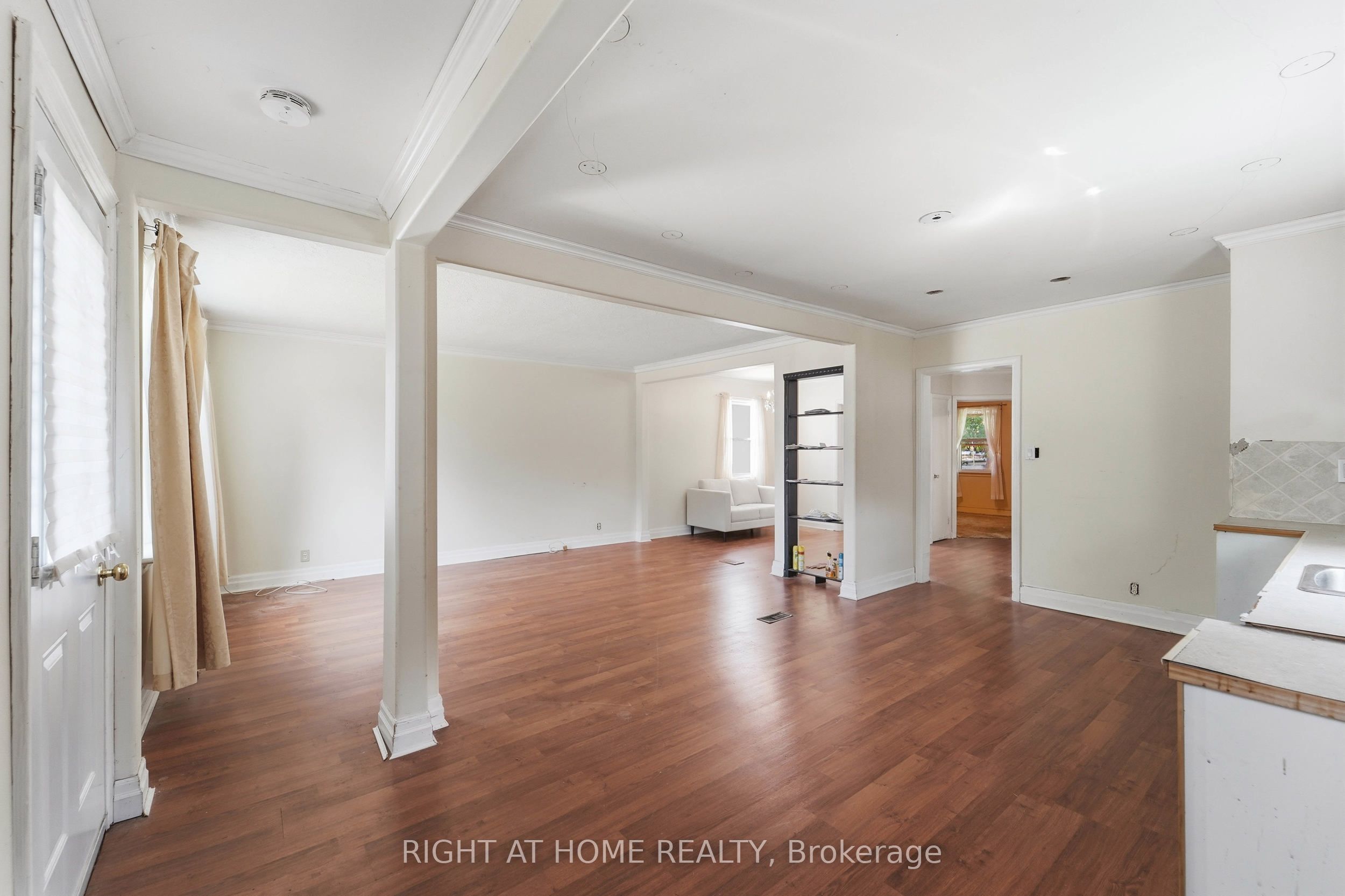 975 Victoria Park Avenue, Toronto, ON M4B 2J4 photo 4