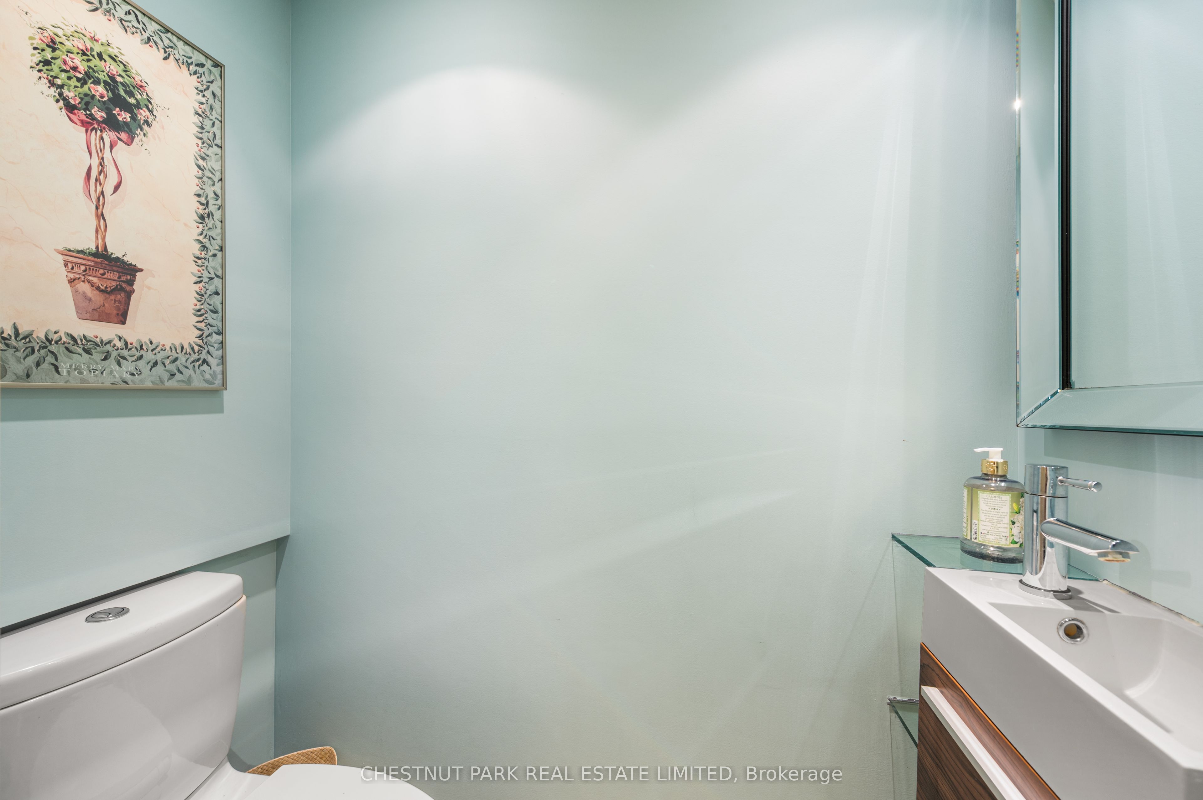 525 Logan Avenue 105, Toronto, ON M4K 3B3 photo 4