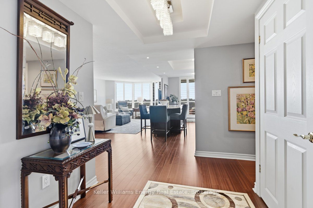 700 Wilson Road N 806, Oshawa, ON L1G 7T5