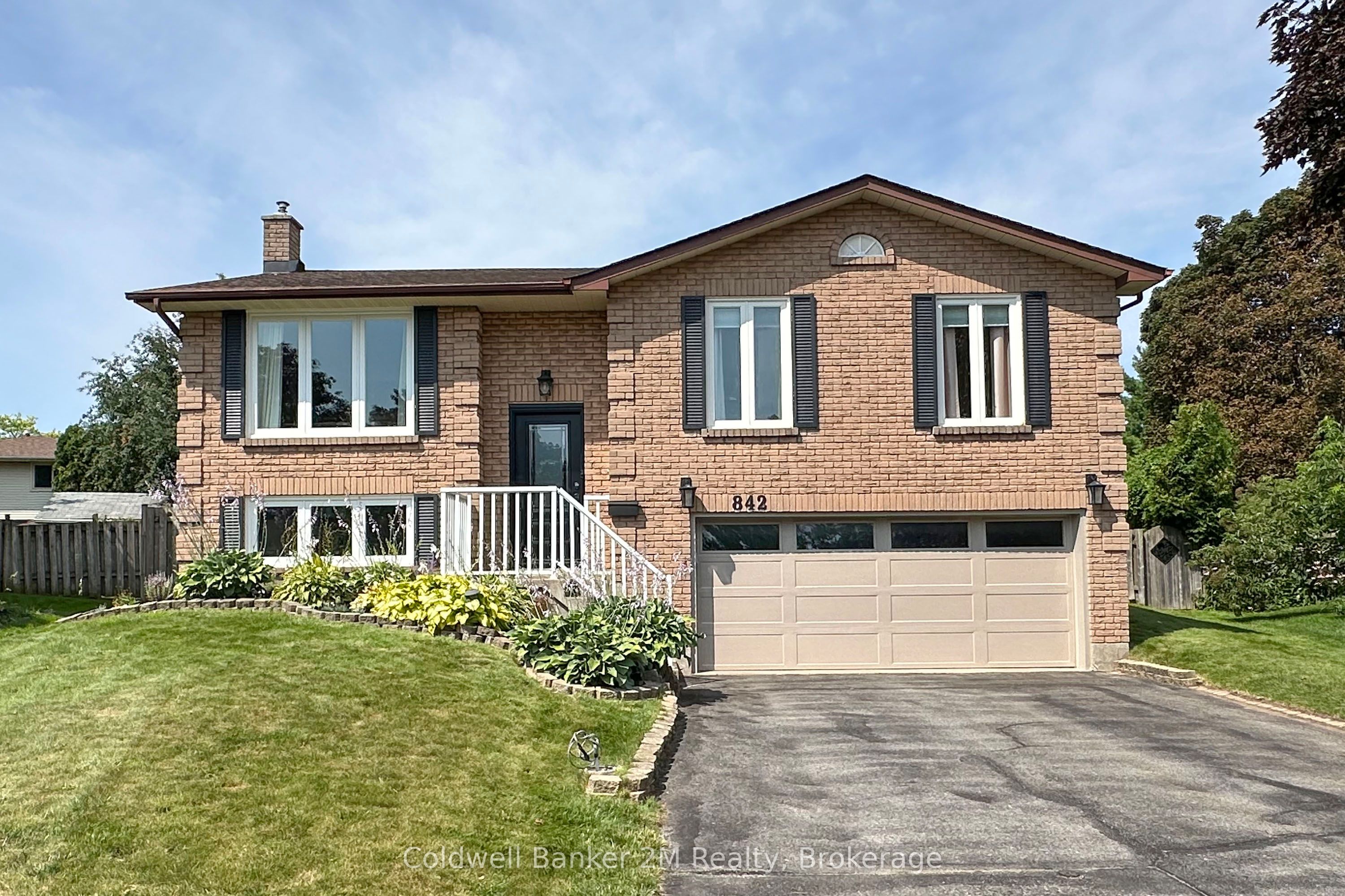 842 Saint Anne Court, Oshawa, ON L1J 7N1