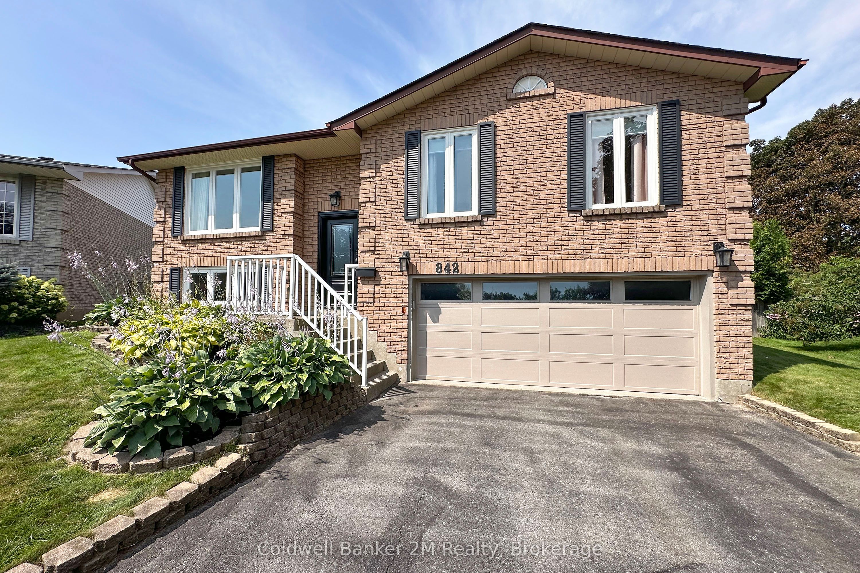 842 Saint Anne Court, Oshawa, ON L1J 7N1 photo 3