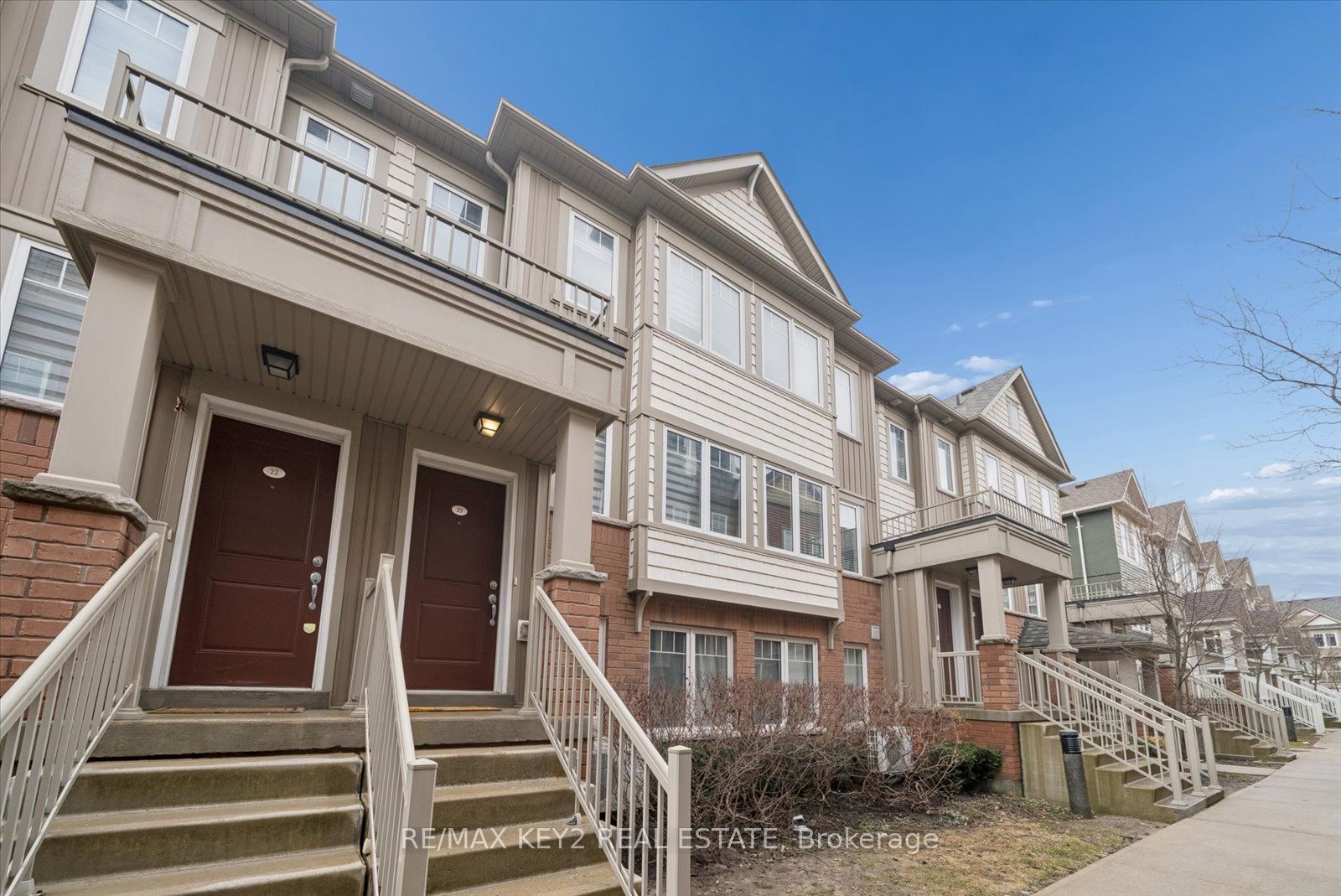 2500 Hill Rise Court 23, Oshawa, ON L1L 0W2 photo 2