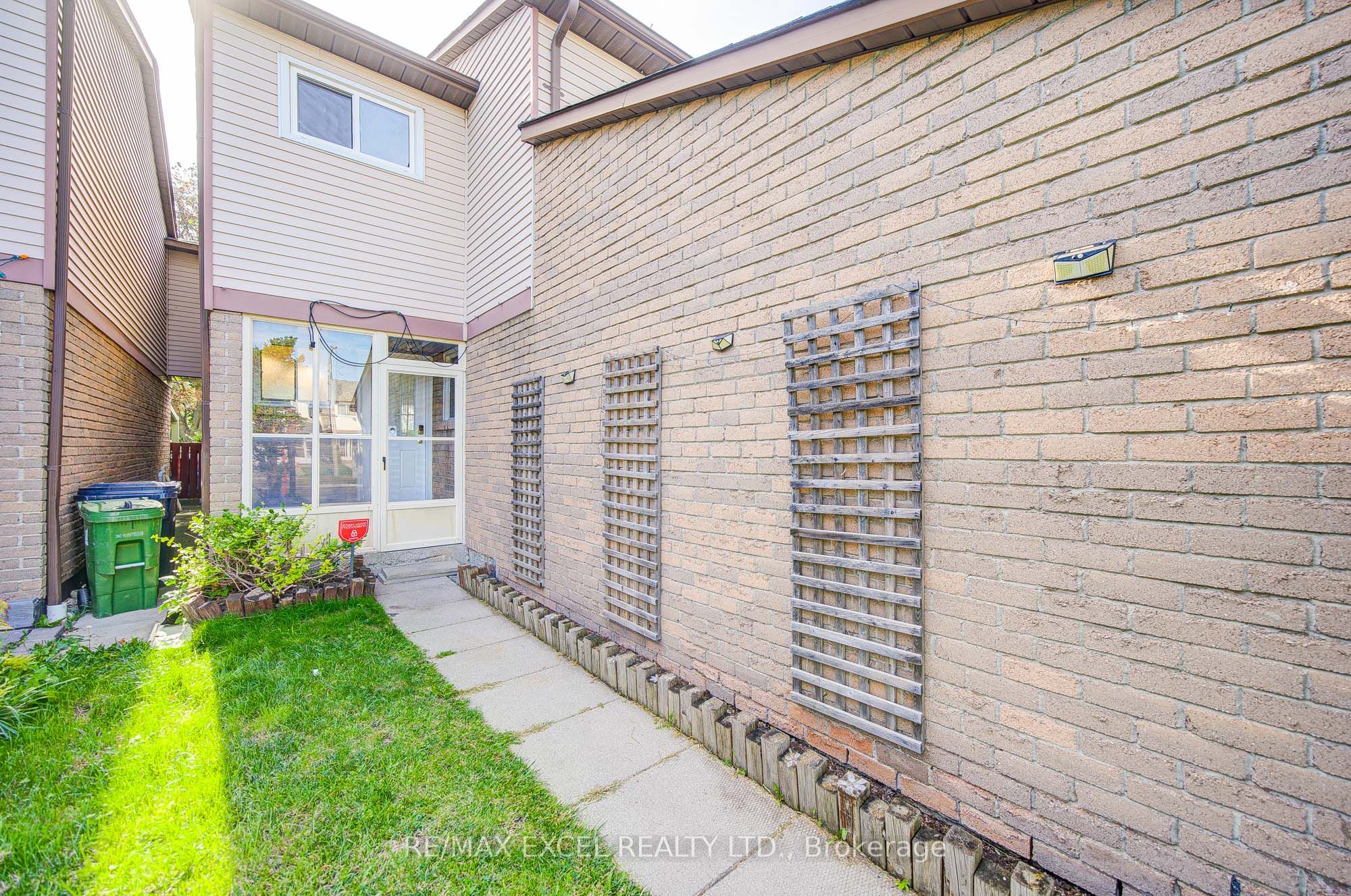 142 Shady Hollow Drive, Toronto, ON M1V 2L8 photo 3