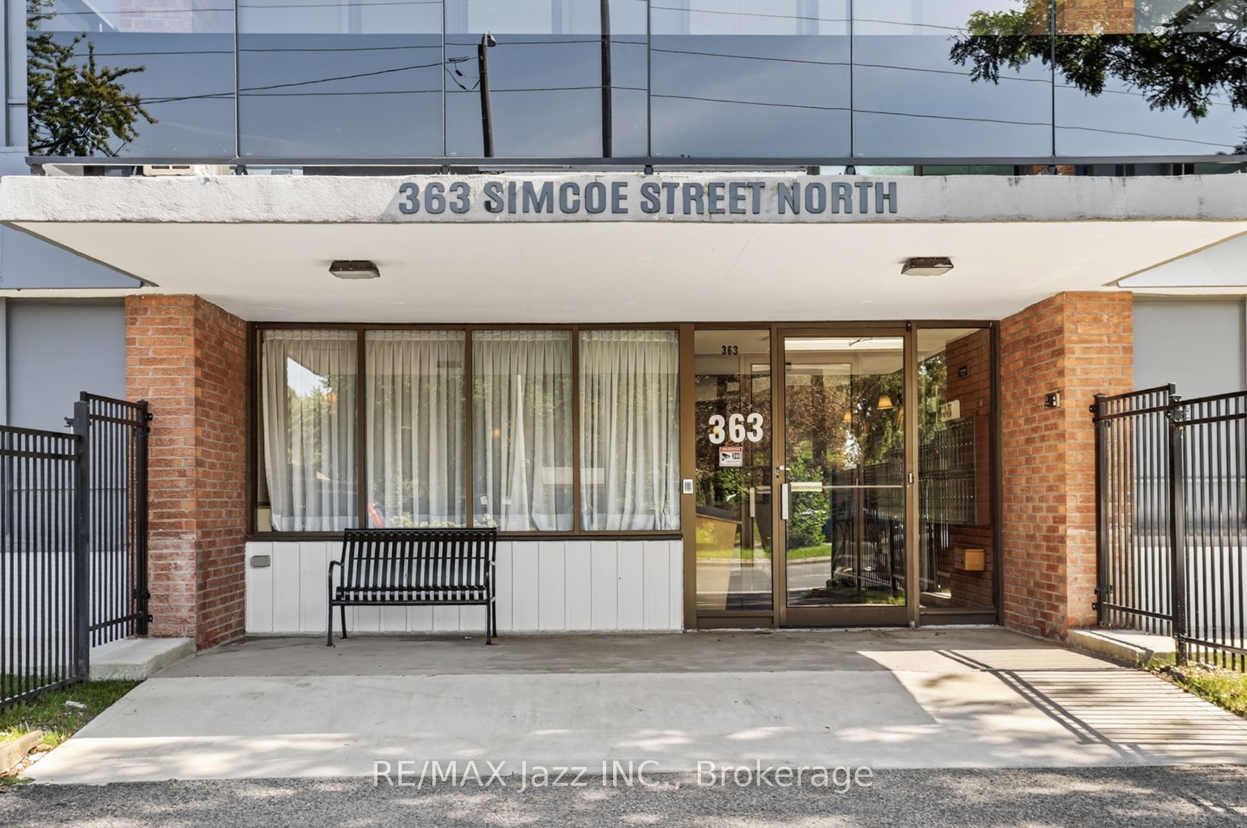 363 Simcoe Street N 305, Oshawa, ON L1G 4T2 photo 2