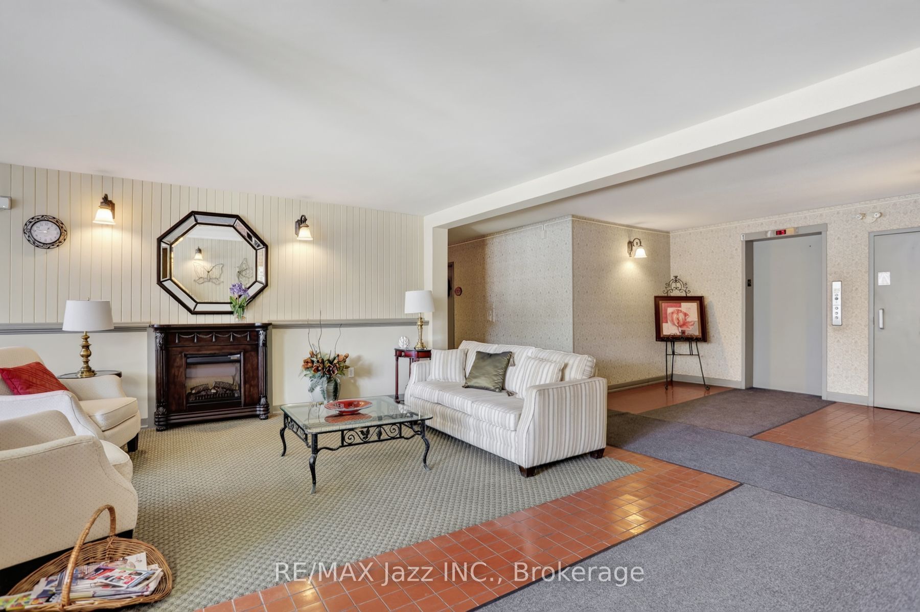 363 Simcoe Street N 305, Oshawa, ON L1G 4T2 photo 4