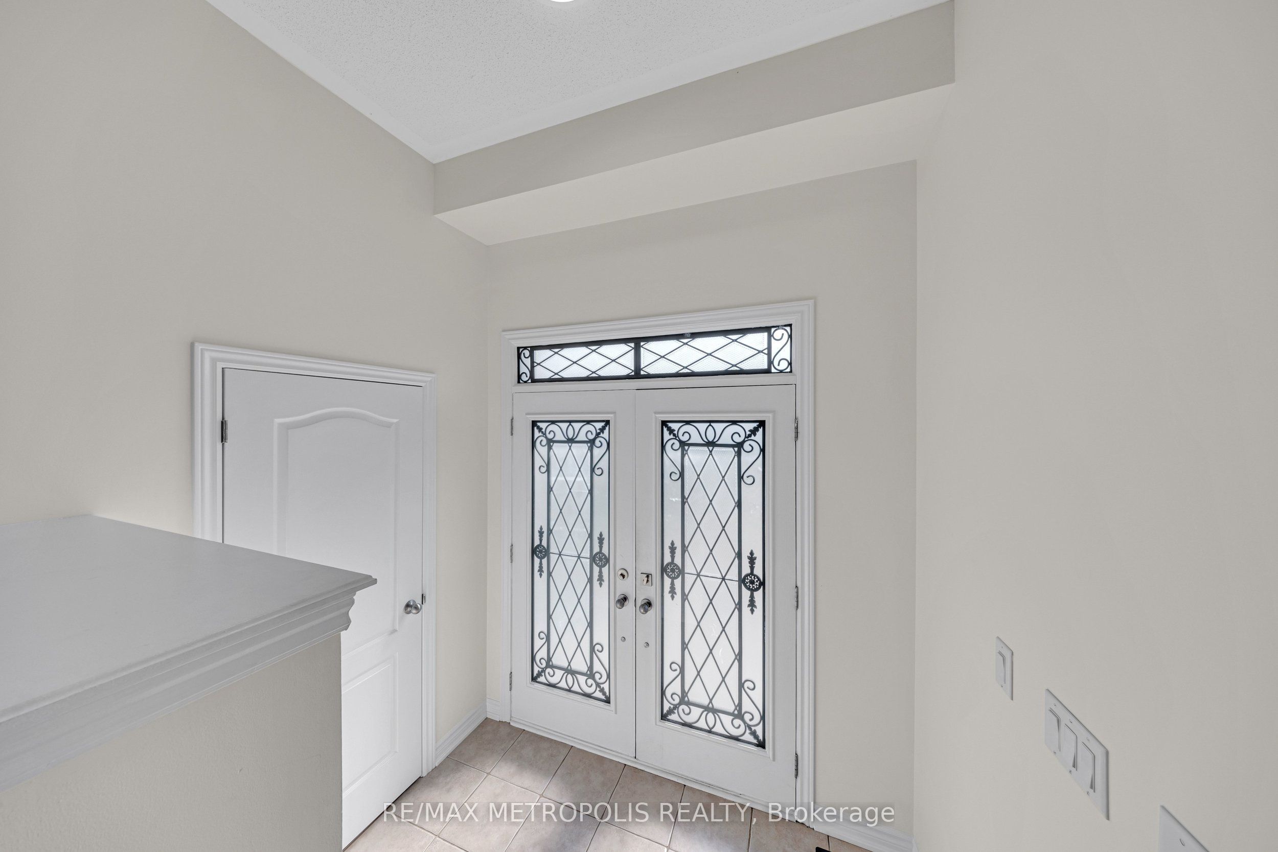 23 Gordon Cowling Street, Clarington, ON L1E 0G7 photo 2