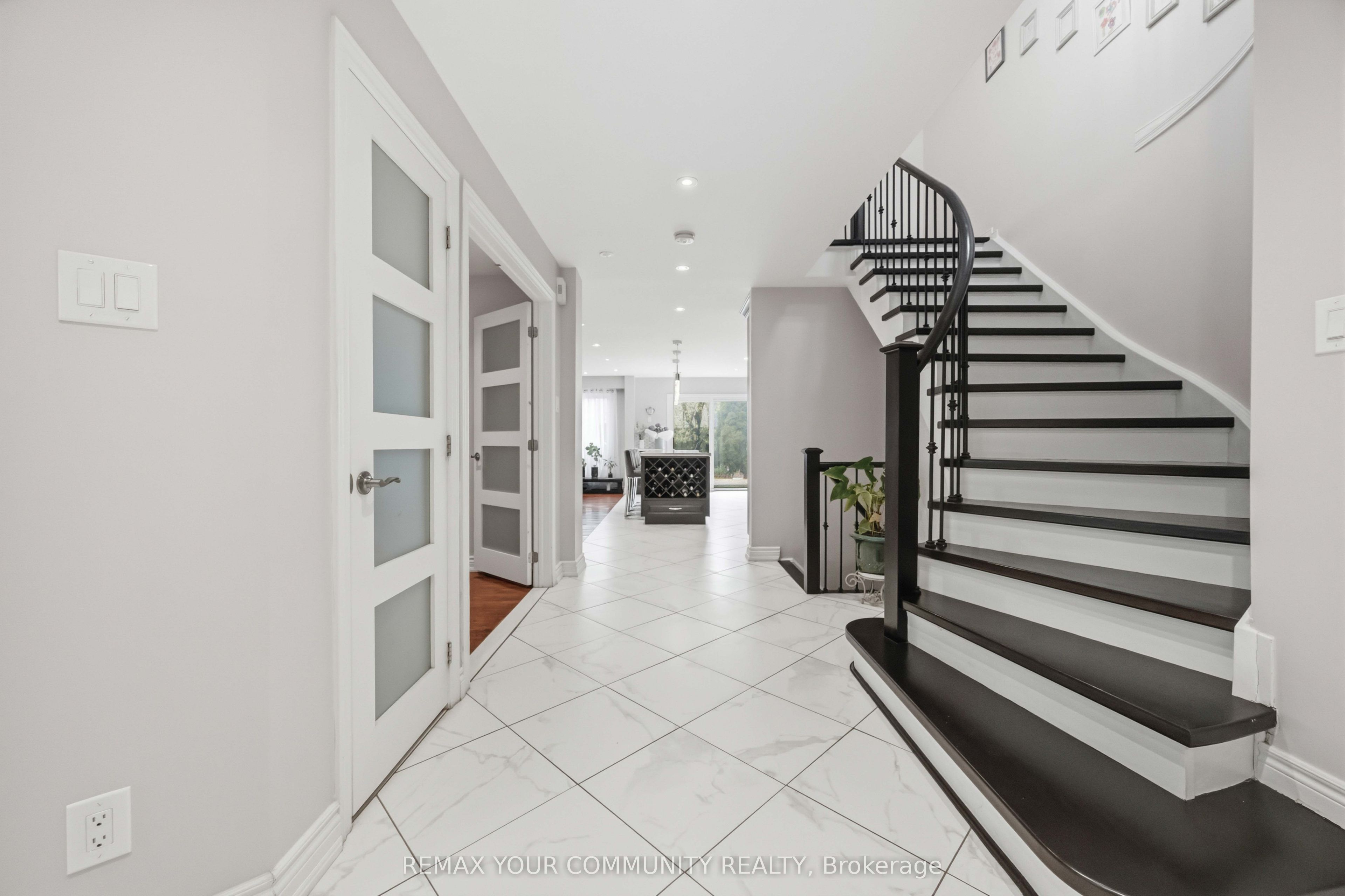 1706 Woodside Lane, Pickering, ON L1V 4W3 photo 4