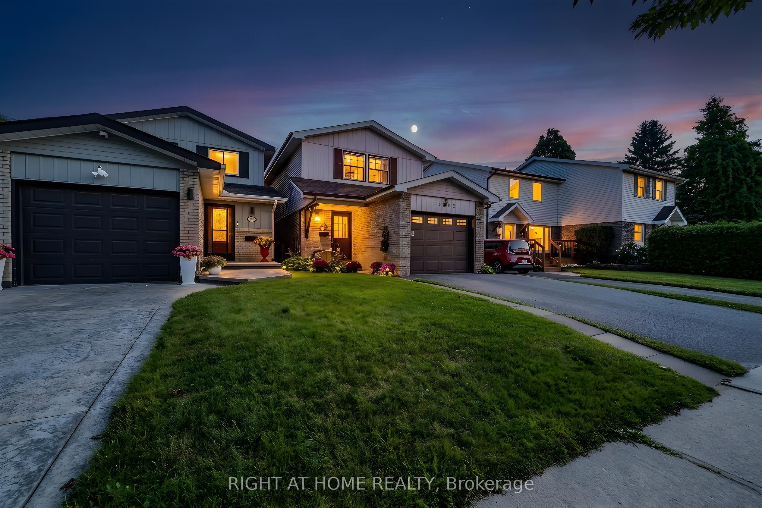 1262 Venus Crescent, Oshawa, ON L1J 6E4