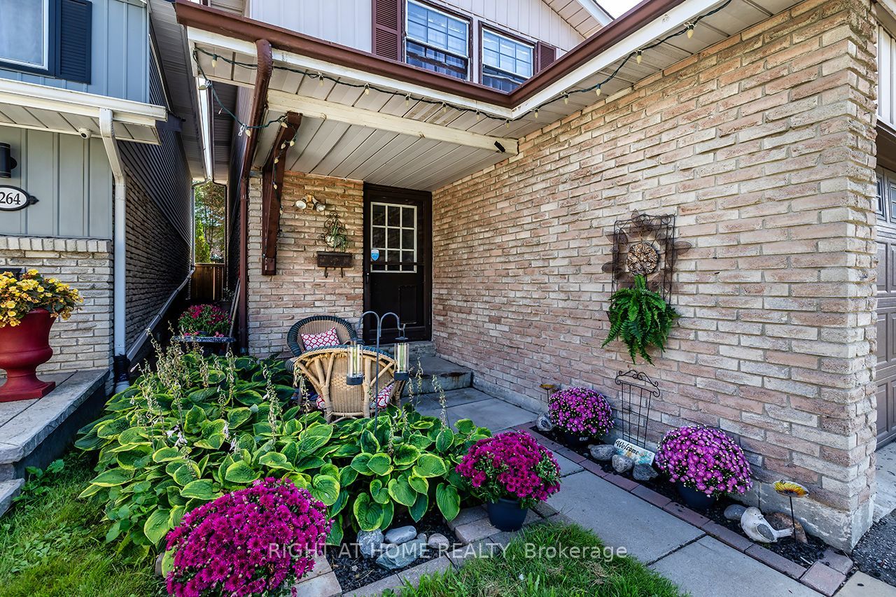 1262 Venus Crescent, Oshawa, ON L1J 6E4 photo 2