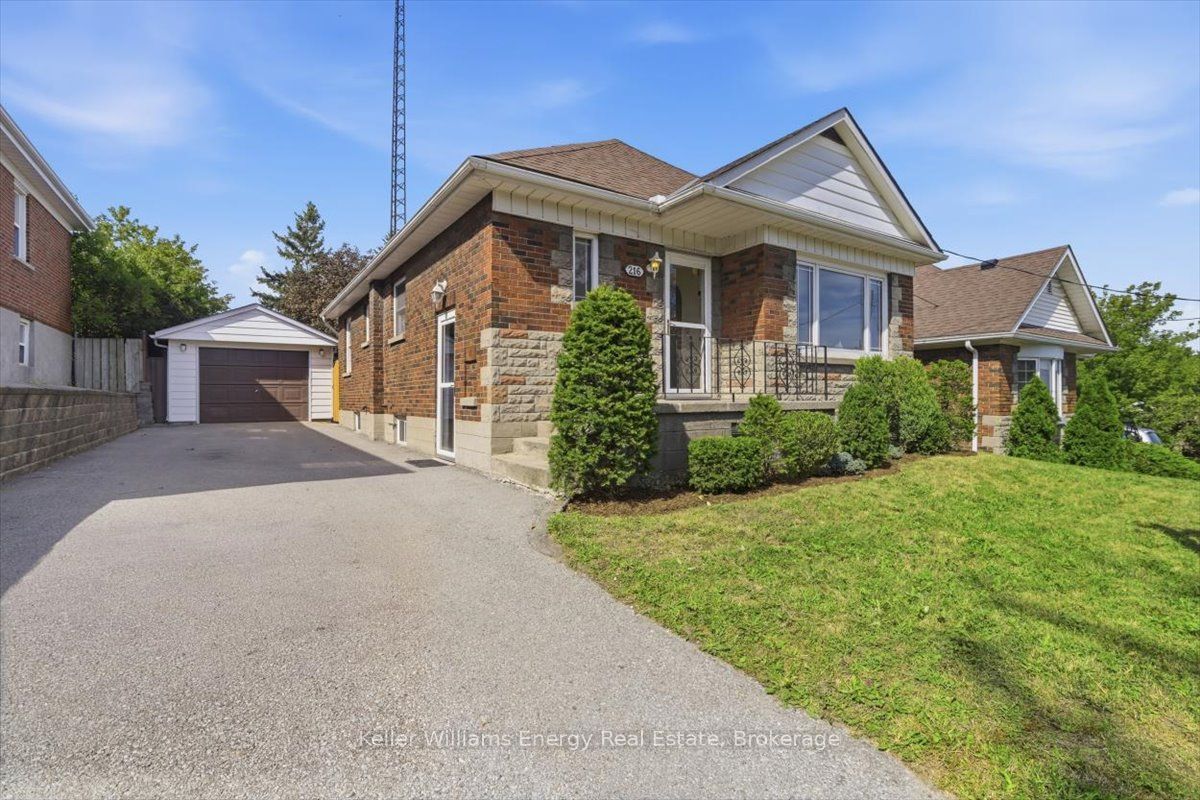 216 College Avenue, Oshawa, ON L1J 1R7 photo 2