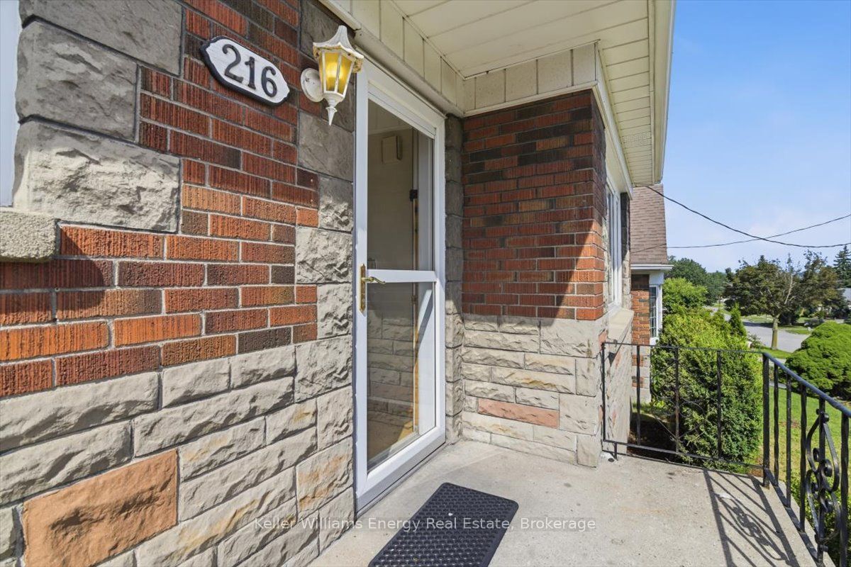 216 College Avenue, Oshawa, ON L1J 1R7 photo 4