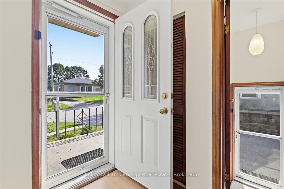 216 College Avenue, Oshawa, ON L1J 1R7 photo 5