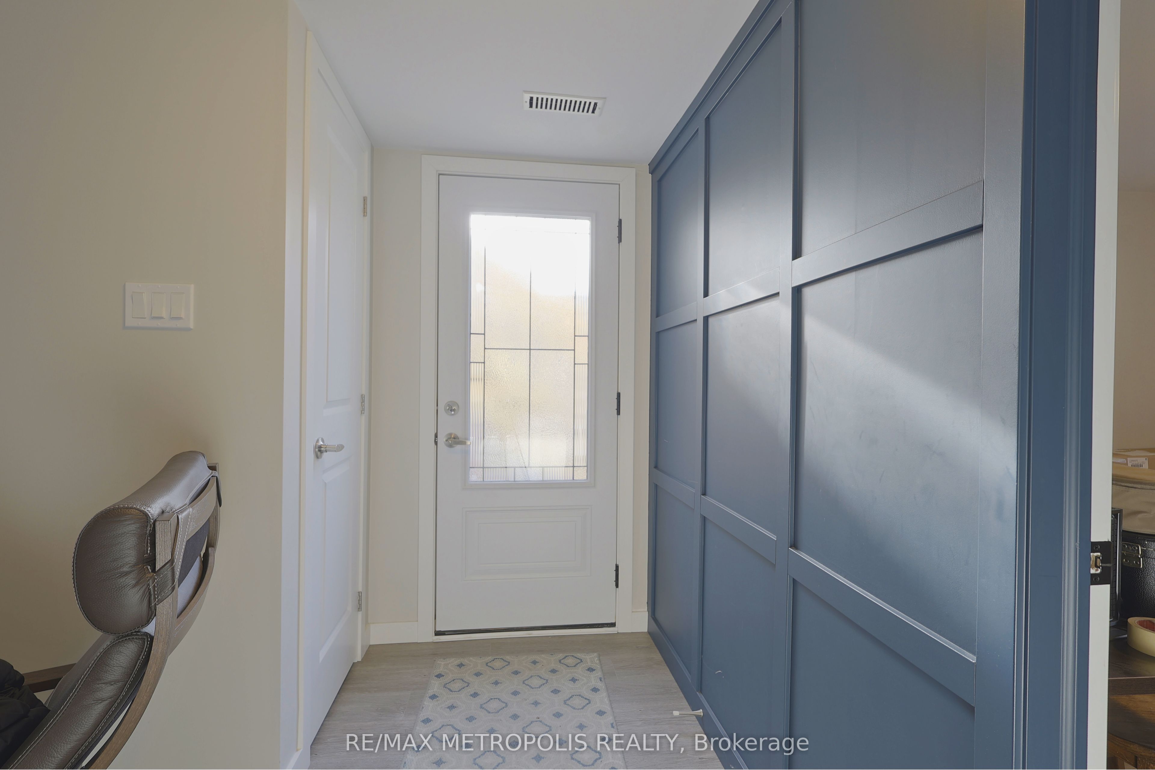 1217 Norman Court LOWER, Oshawa, ON L1H 7X2 photo 2