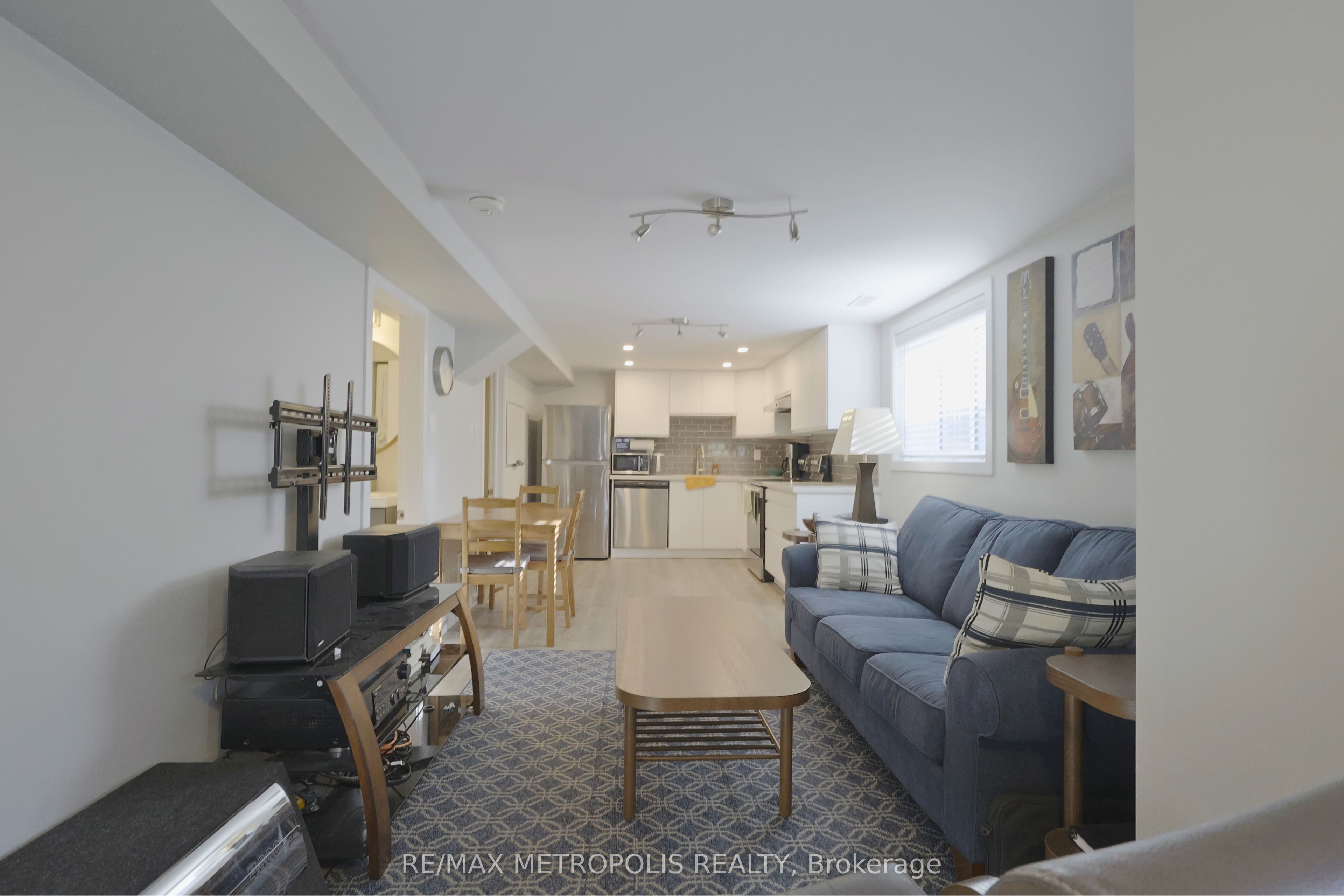 1217 Norman Court LOWER, Oshawa, ON L1H 7X2 photo 3