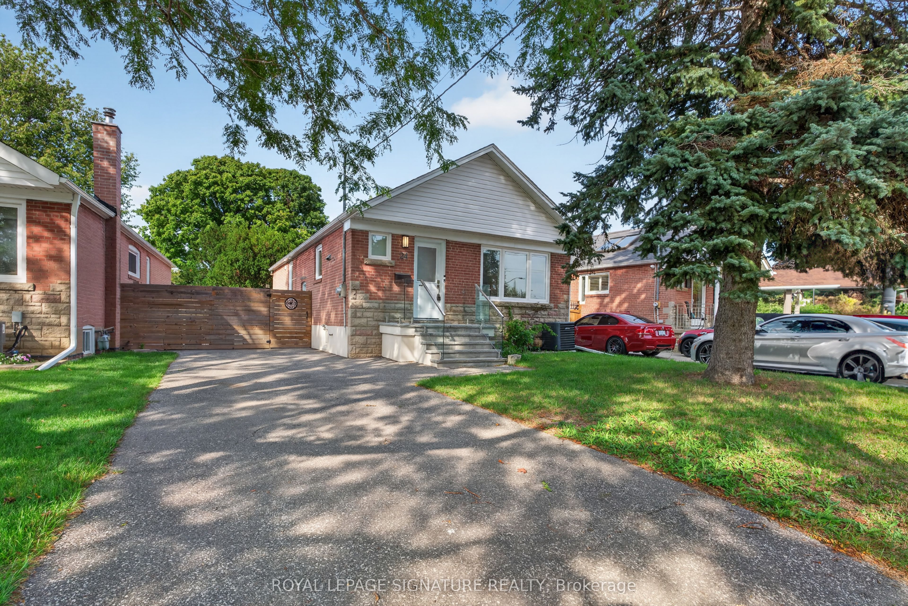 24 Glenshaw Crescent, Toronto, ON M4B 2C9 photo 2