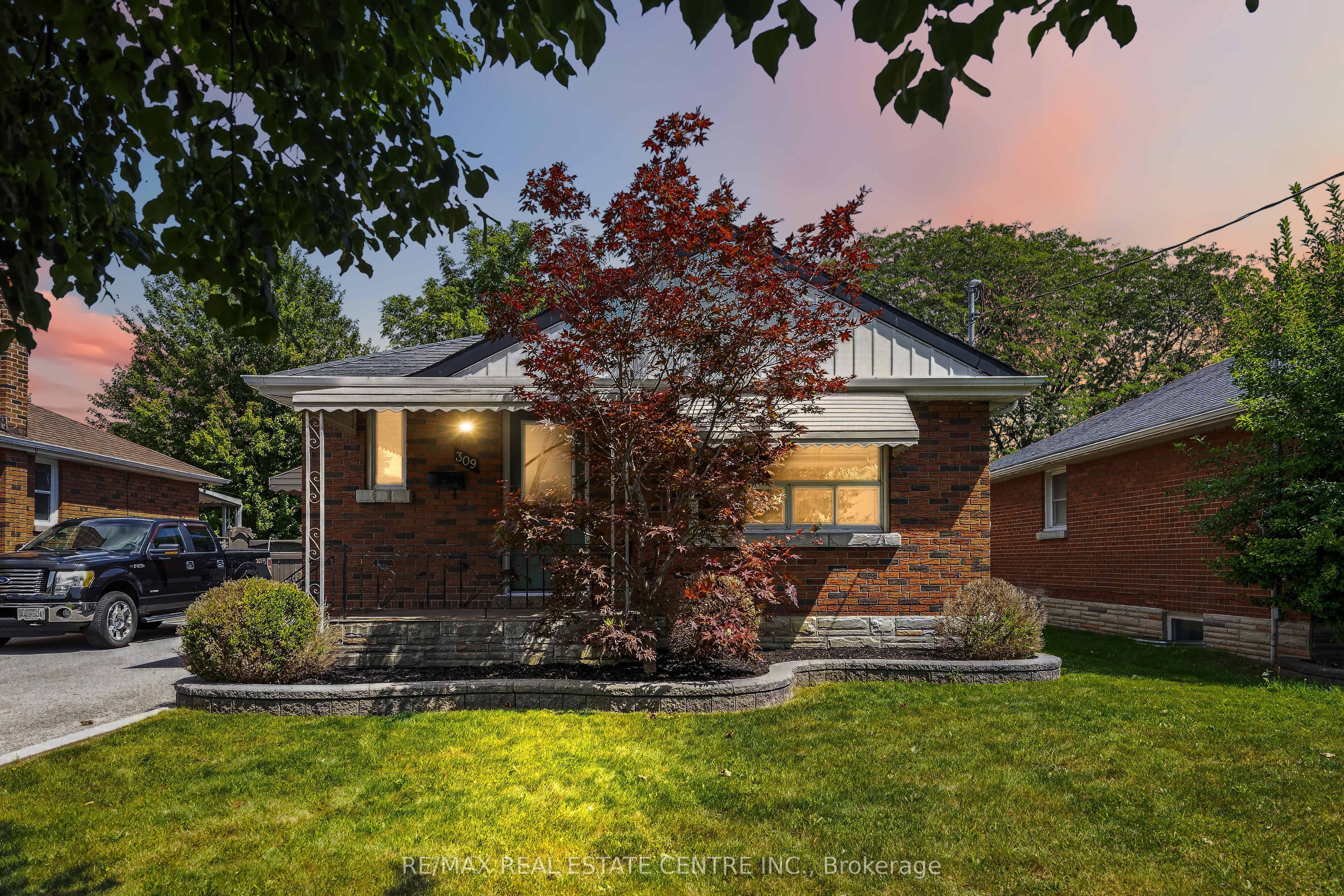 309 Lasalle Avenue, Oshawa, ON L1H 5Y7 photo 2