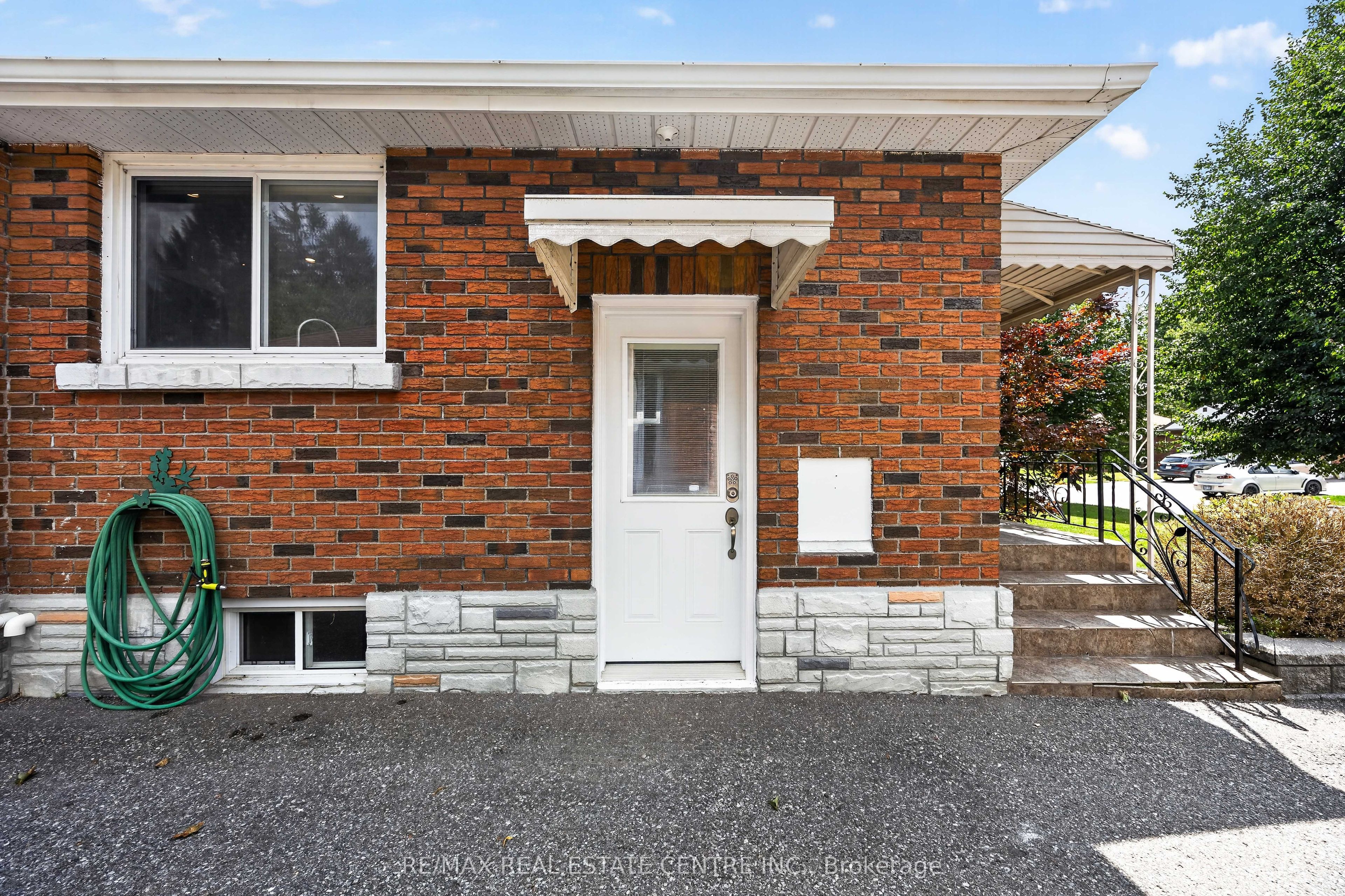 309 Lasalle Avenue, Oshawa, ON L1H 5Y7 photo 4
