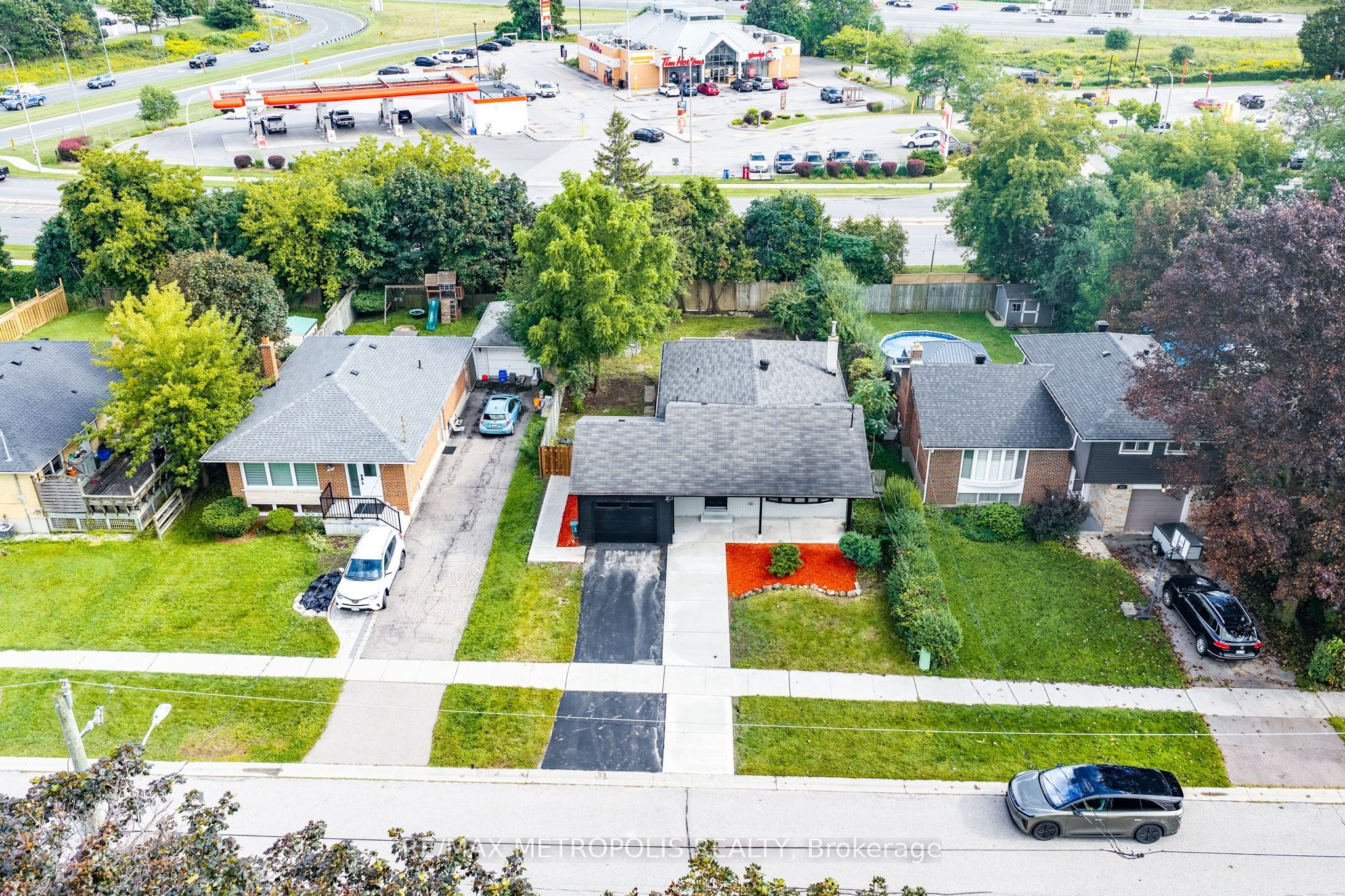 205 Clemence Avenue, Whitby, ON L1N 1E7 photo 4