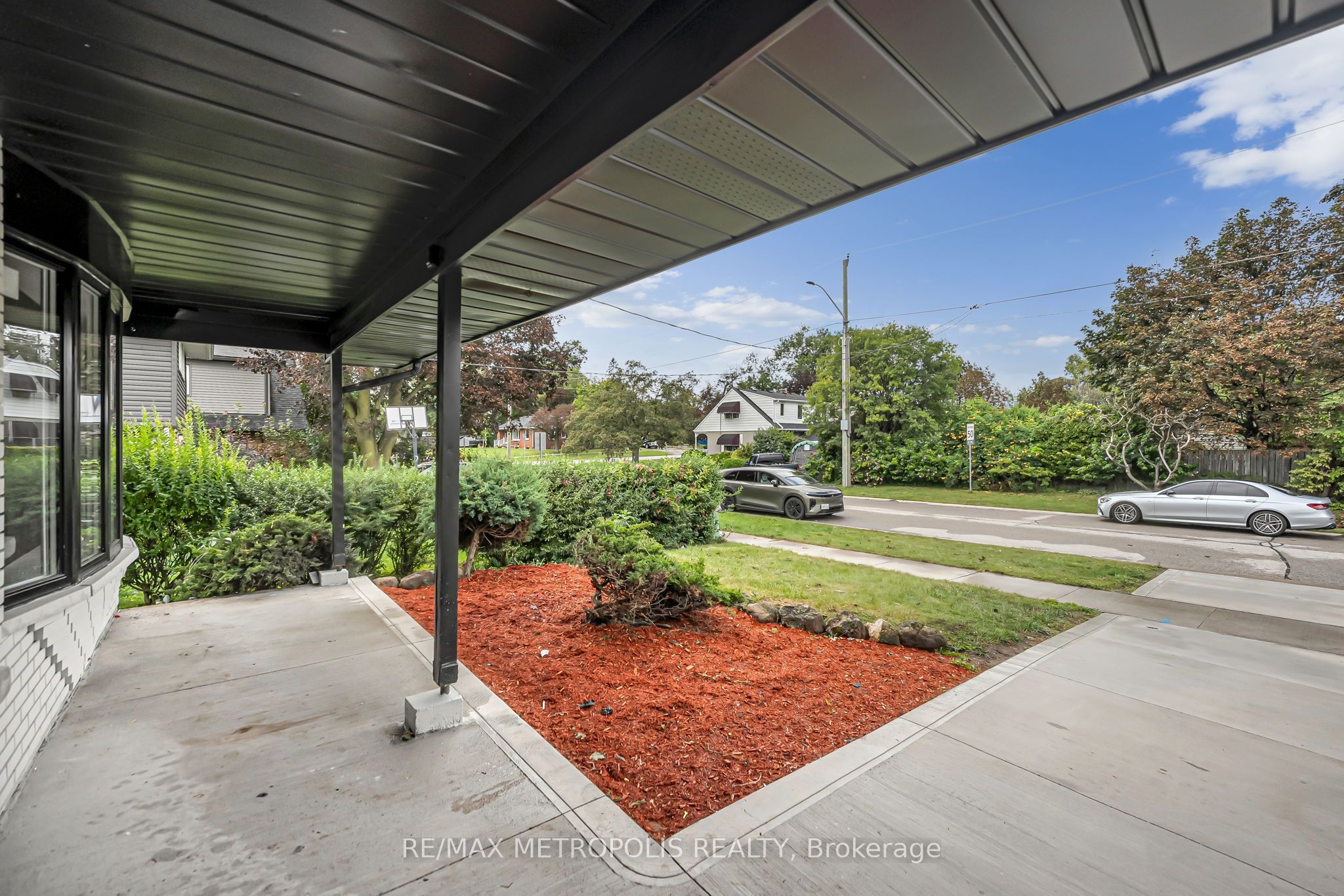 205 Clemence Avenue, Whitby, ON L1N 1E7 photo 5