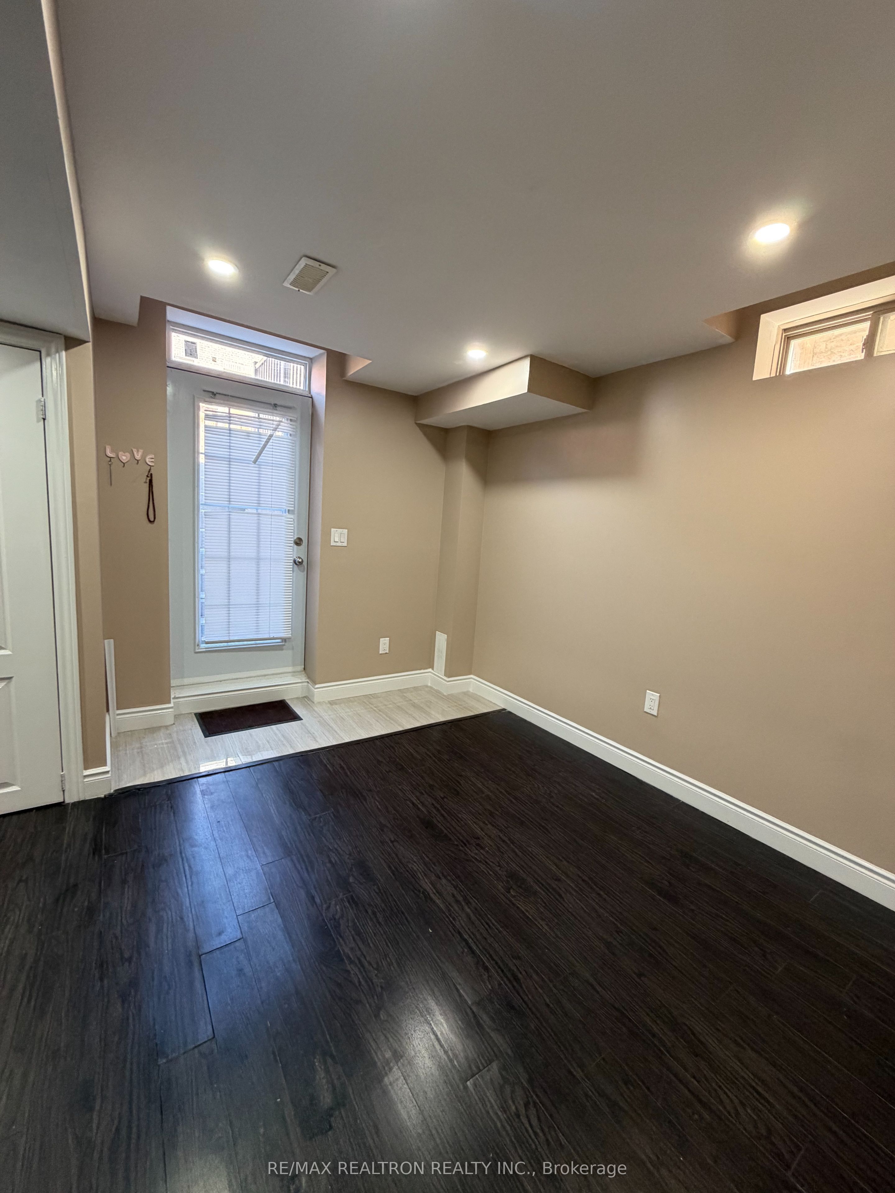 105 Stannardville Drive BSMT, Ajax, ON L1T 0M4 photo 3