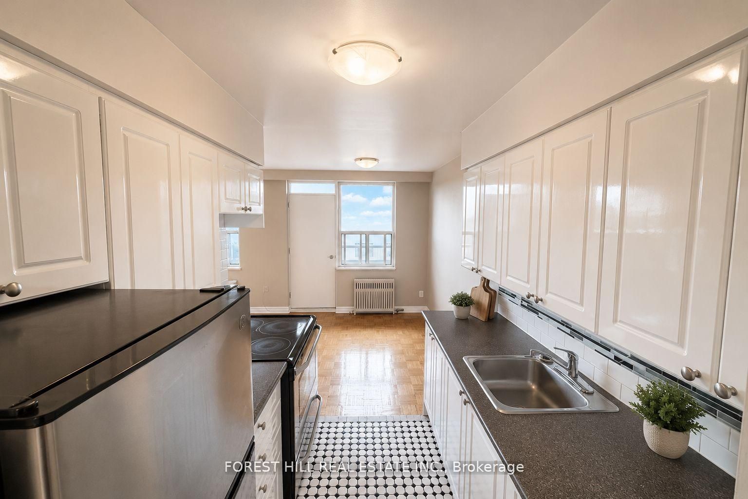102 Goodwood Park Court 517, Toronto, ON M4C 5S9 photo 3