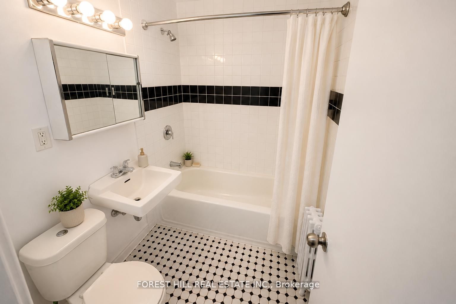 102 Goodwood Park Court 517, Toronto, ON M4C 5S9 photo 5