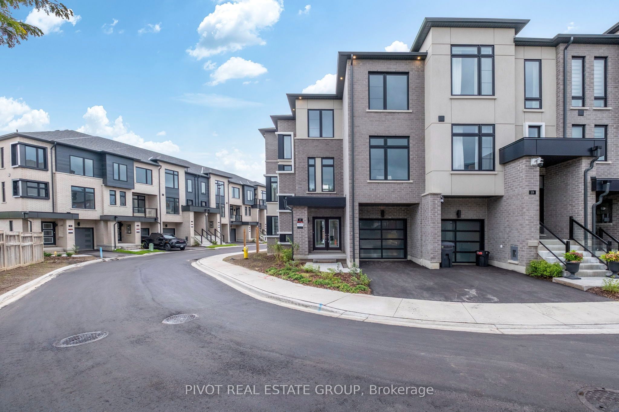 25 Observatory Way, Whitby, ON L1M 0M7