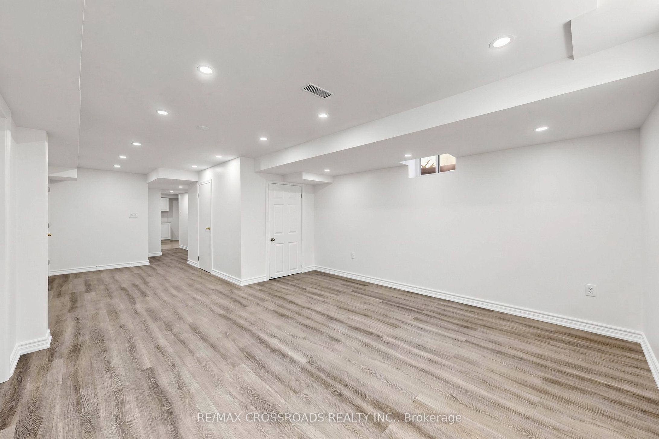 2385 Dress Circle Crescent, Oshawa, ON L1L 0L8 photo 4