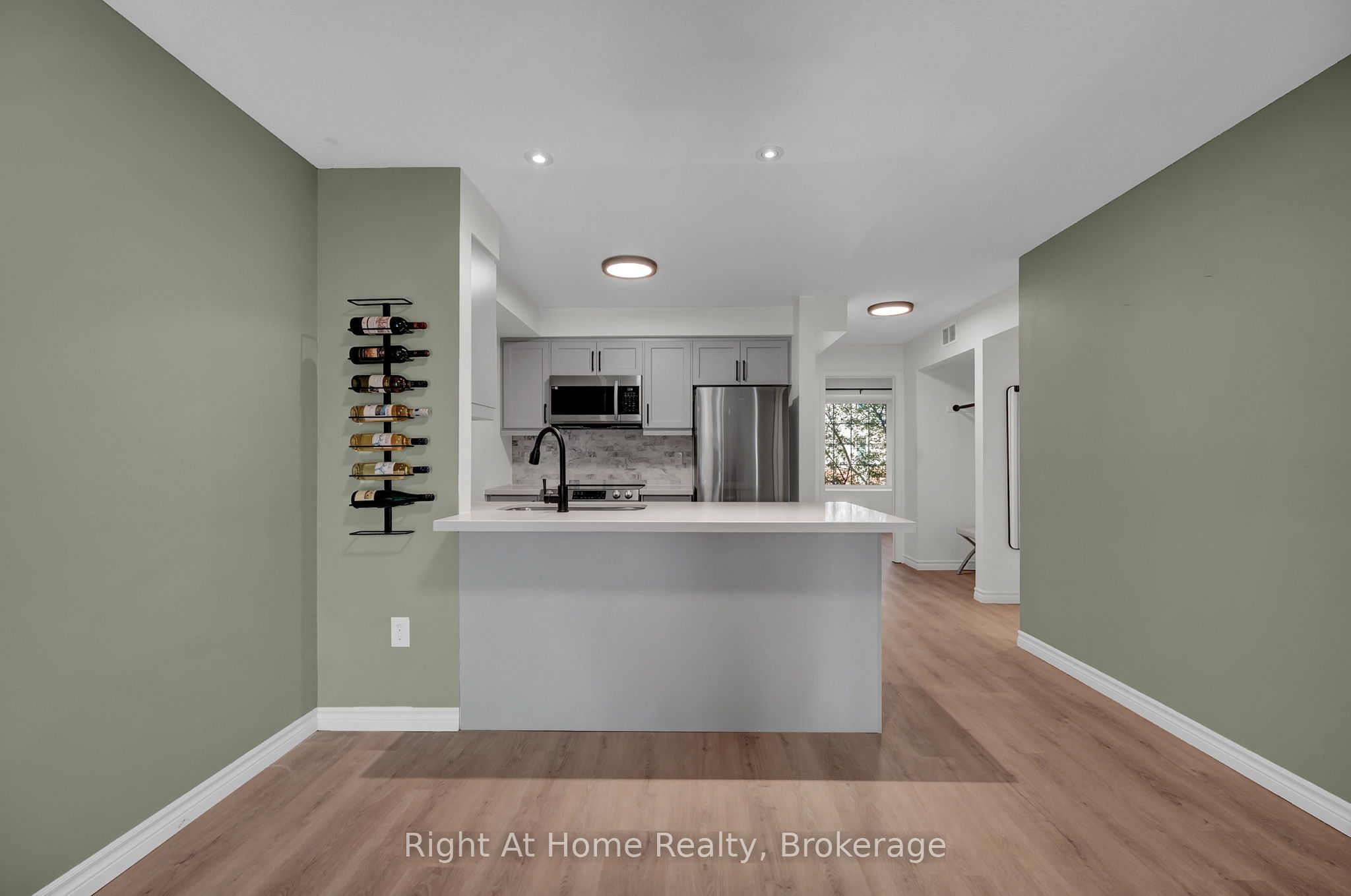 36 Petra Way 2, Whitby, ON L1R 0A5 photo 3