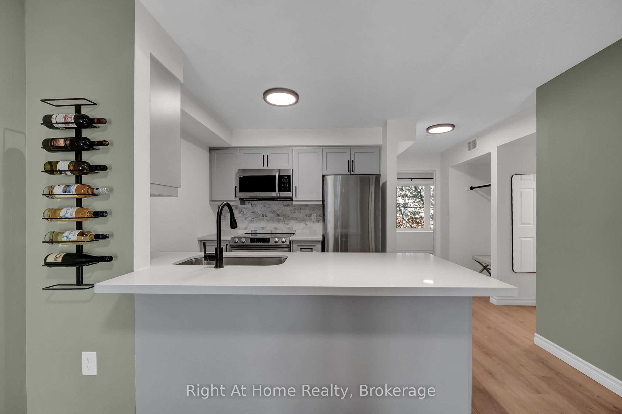 36 Petra Way 2, Whitby, ON L1R 0A5 photo 4