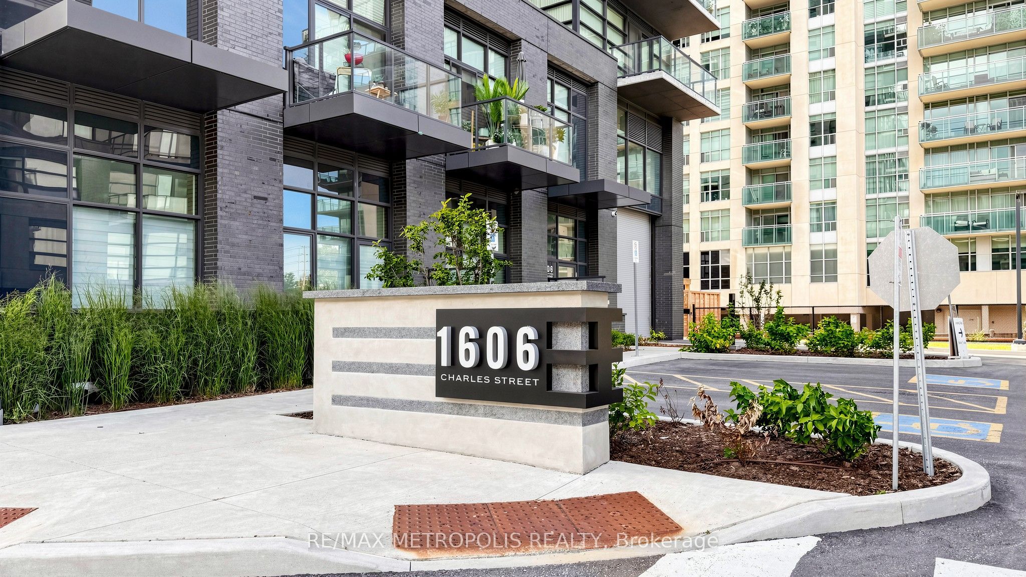 1606 Charles Street 1707, Whitby, ON L1N 0P1 photo 4