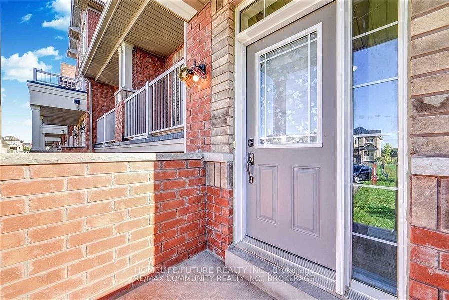 84 Wimbledon Court, Whitby, ON L1P 0A6 photo 2