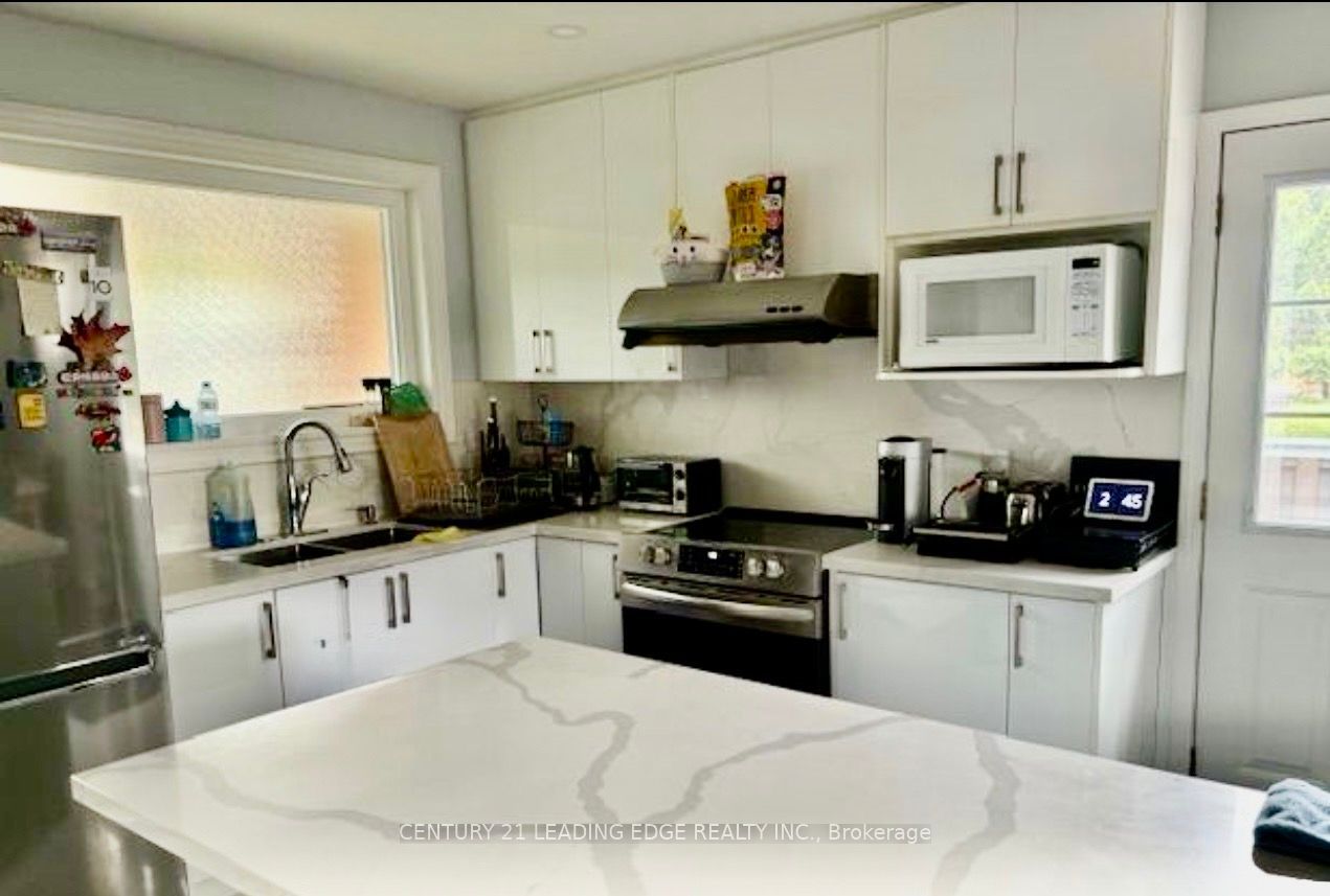 301 Rossland Road W, Whitby, ON L1N 3H8 photo 2