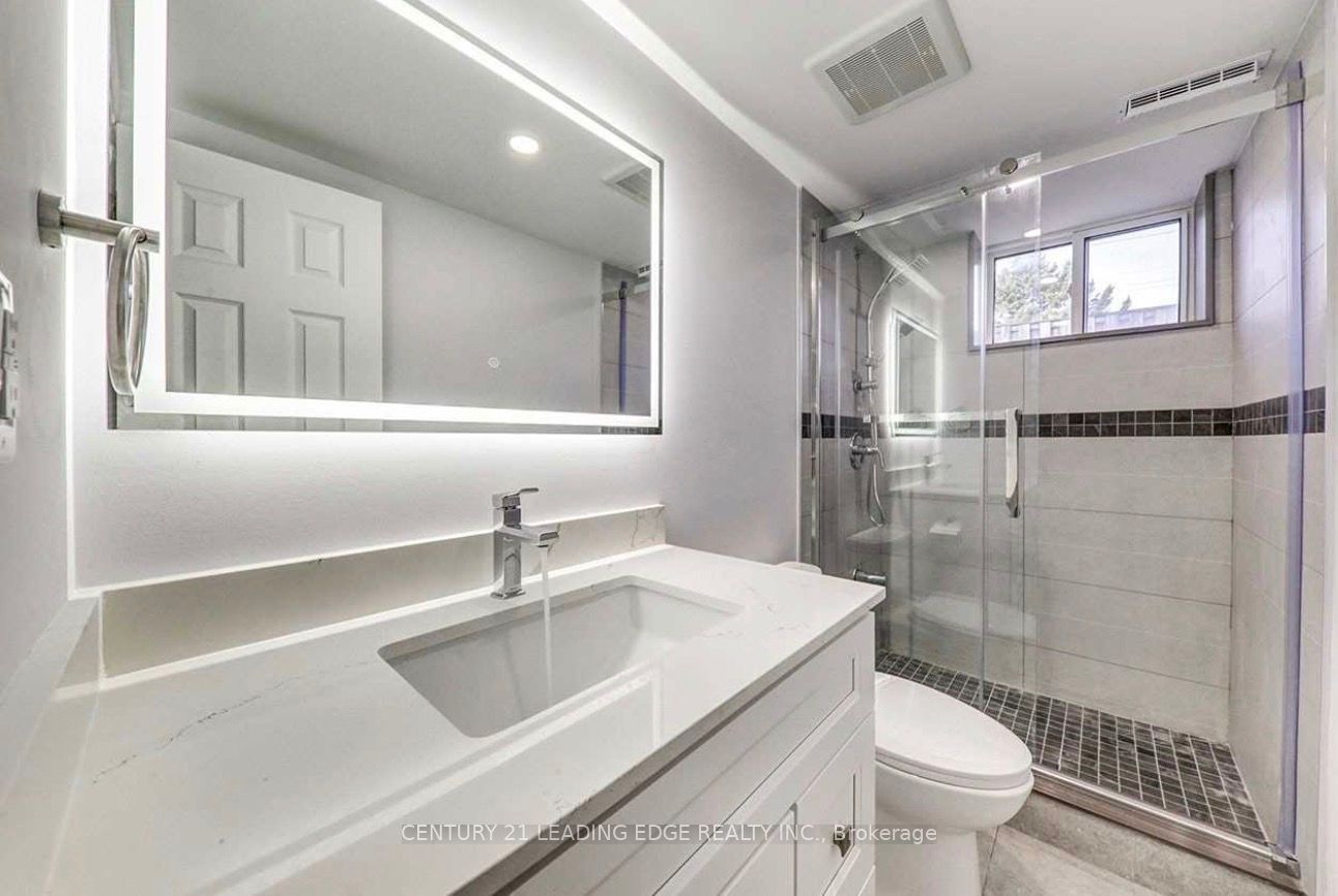 301 Rossland Road W, Whitby, ON L1N 3H8 photo 3