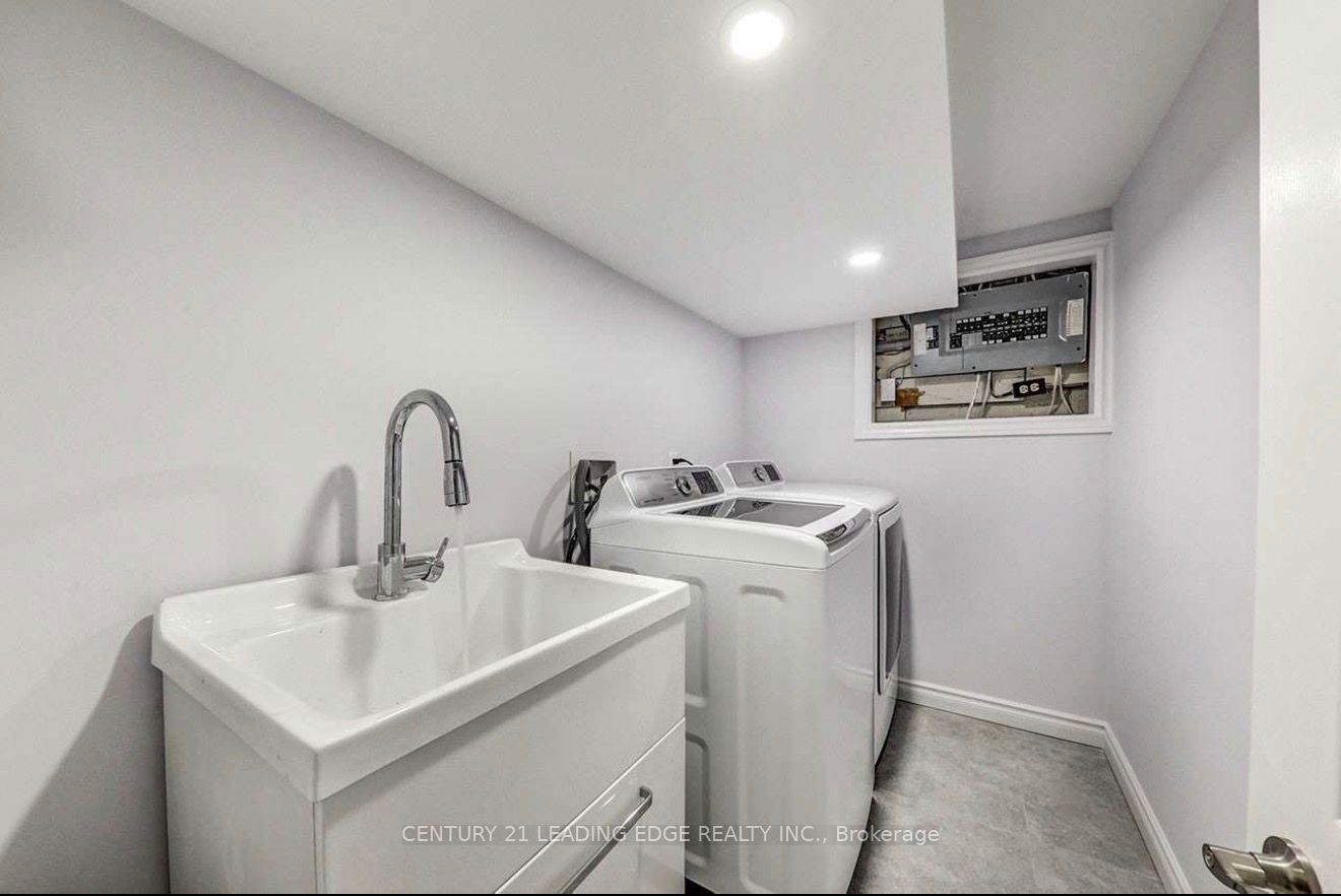 301 Rossland Road W, Whitby, ON L1N 3H8 photo 4