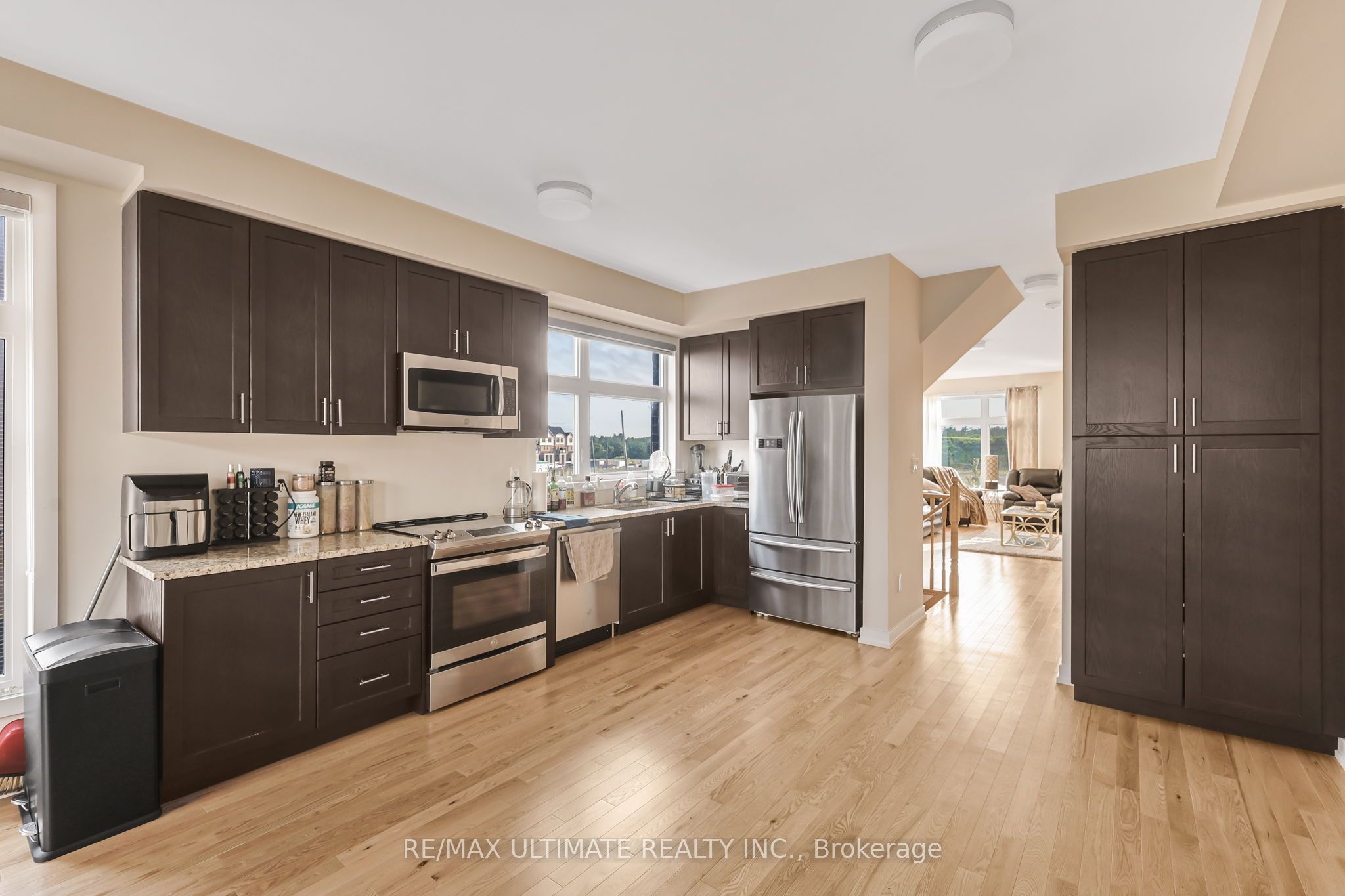 2632 Castlegate Crossing Drive, Pickering, ON L1X 0H6 photo 3