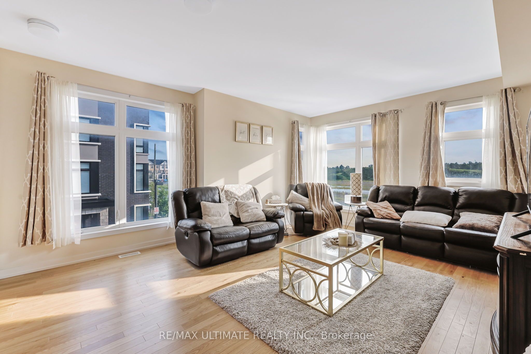 2632 Castlegate Crossing Drive, Pickering, ON L1X 0H6 photo 5