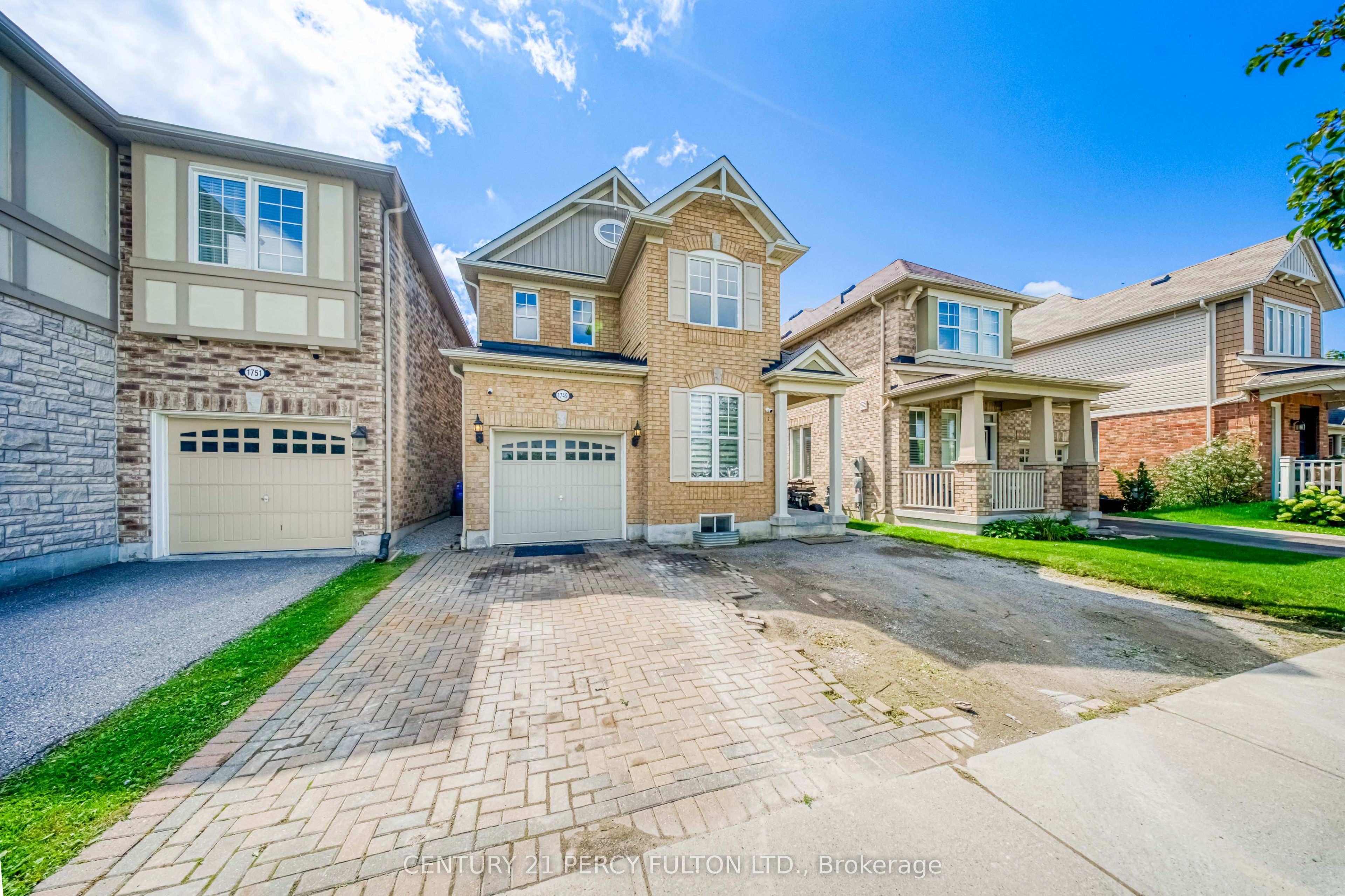 1749 Liatris Drive, Pickering, ON L1X 0B2 photo 2