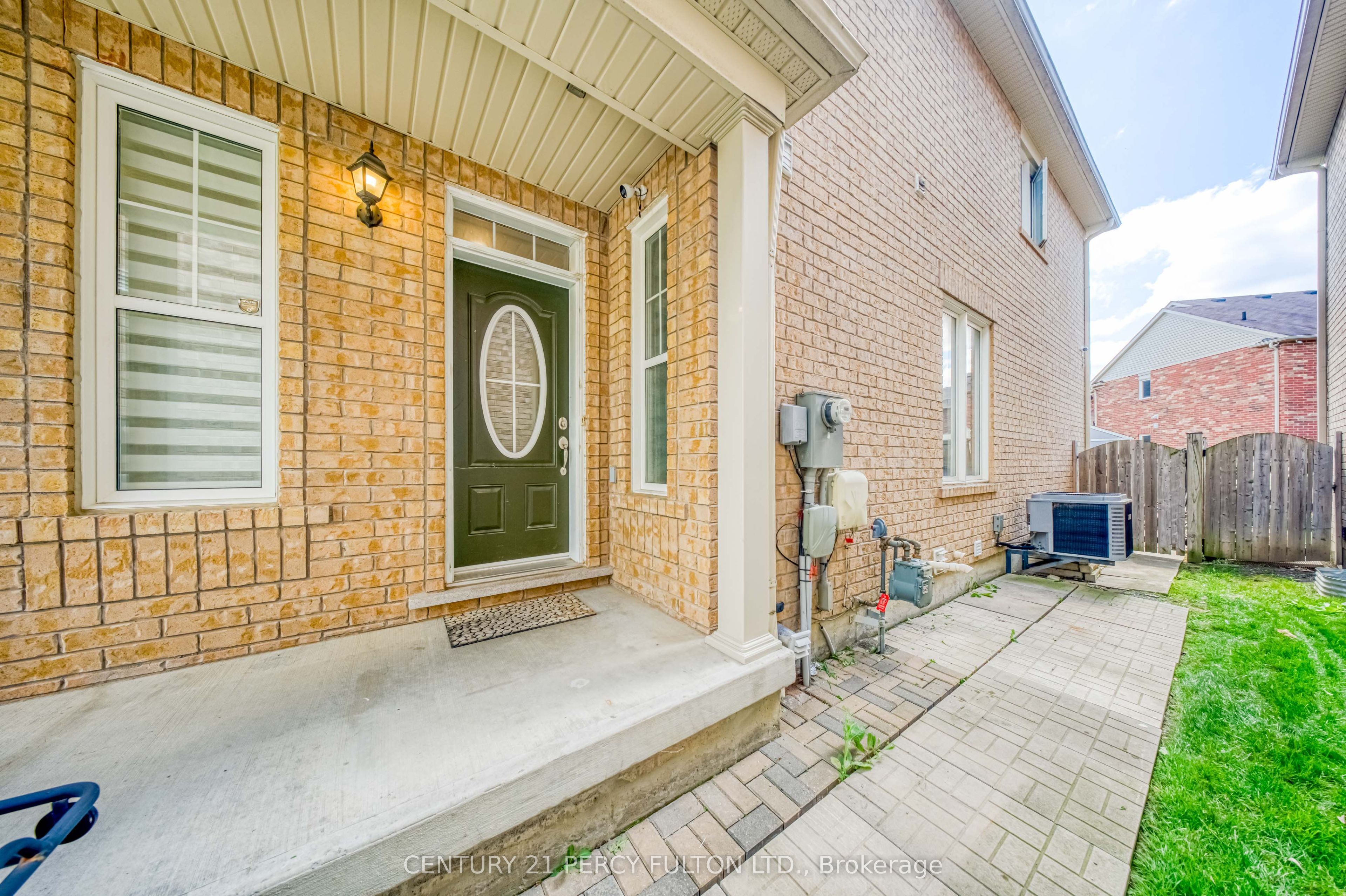 1749 Liatris Drive, Pickering, ON L1X 0B2 photo 3