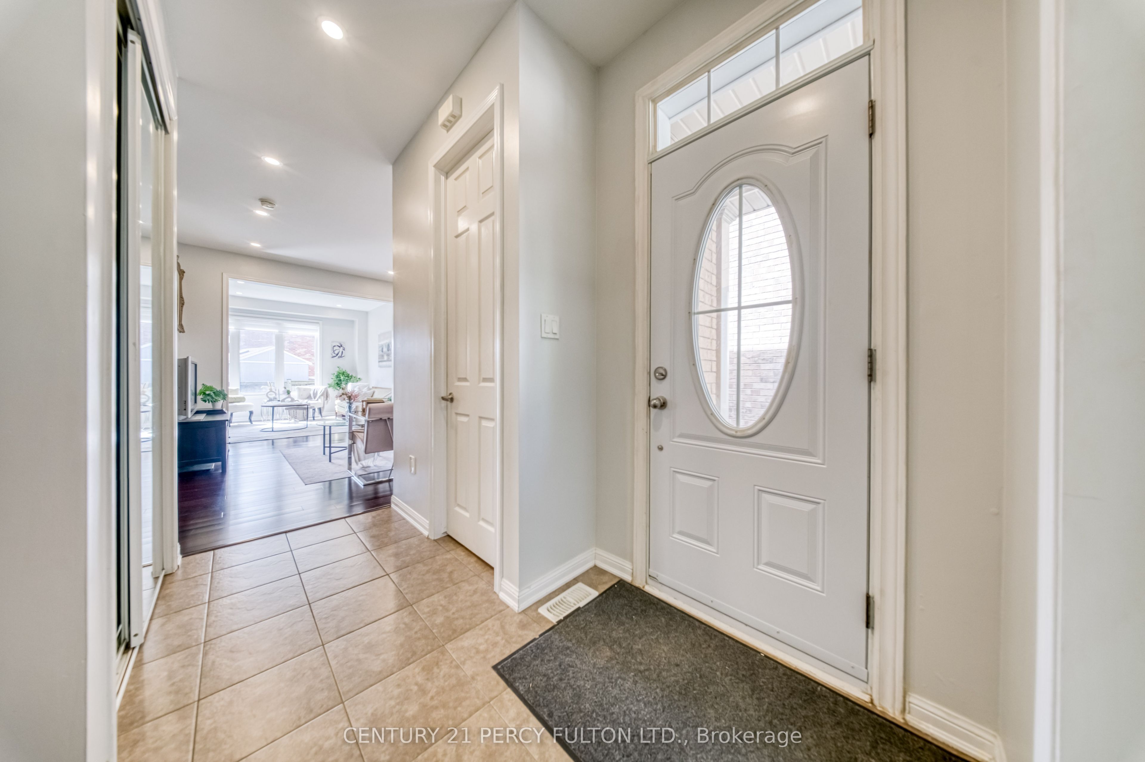 1749 Liatris Drive, Pickering, ON L1X 0B2 photo 4