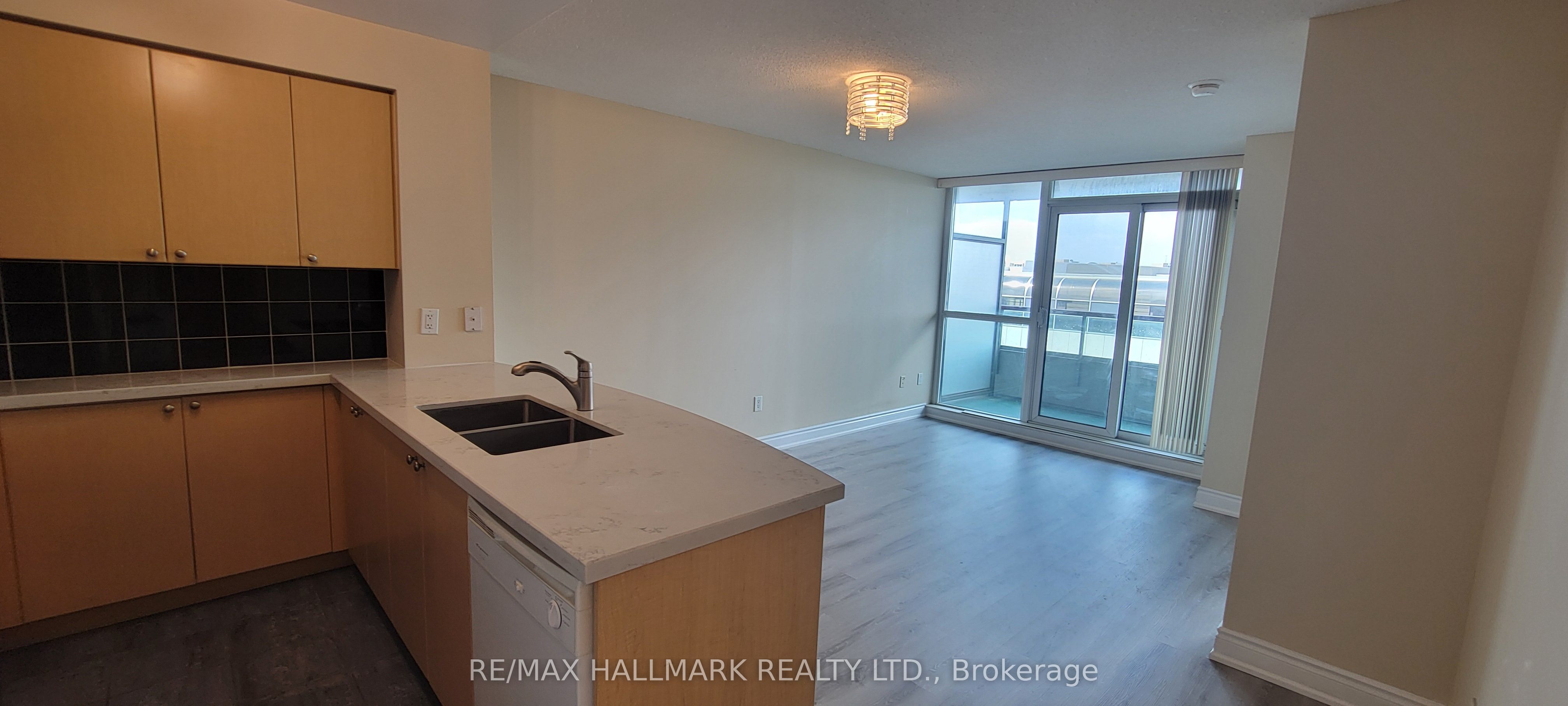 60 Brian Harrison Way 306, Toronto, ON M1P 5J5 photo 2