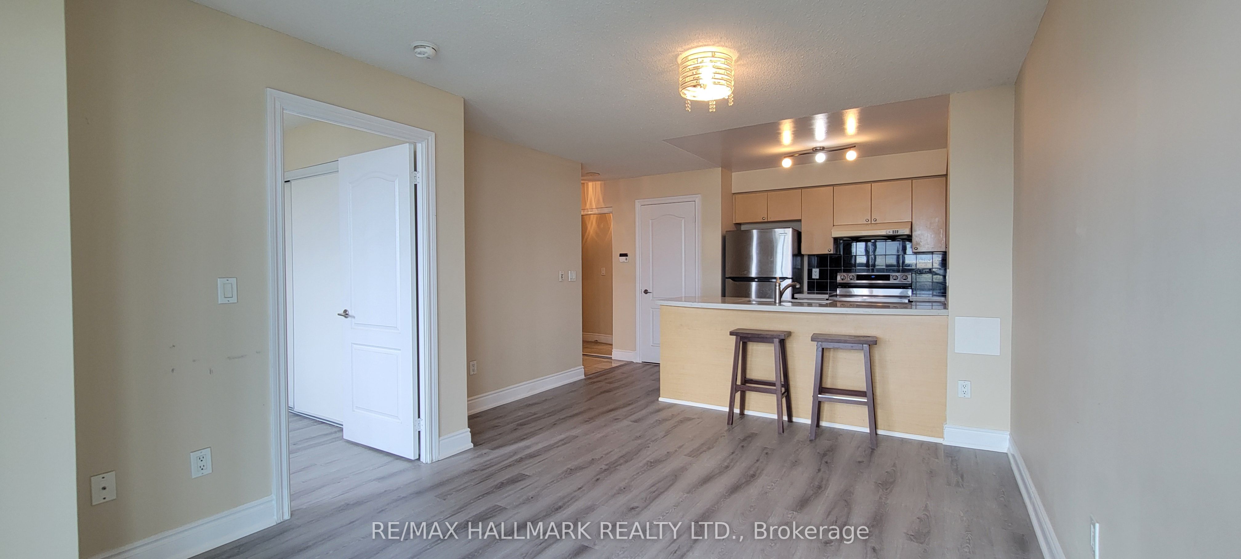 60 Brian Harrison Way 306, Toronto, ON M1P 5J5 photo 3