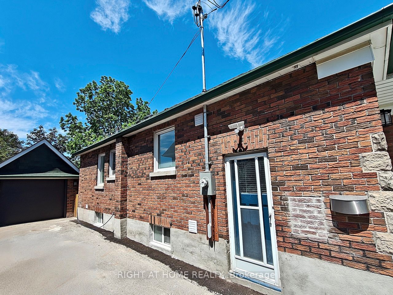 92 Cadillac Avenue S Lower Level, Oshawa, ON L1H 5Z2 photo 3