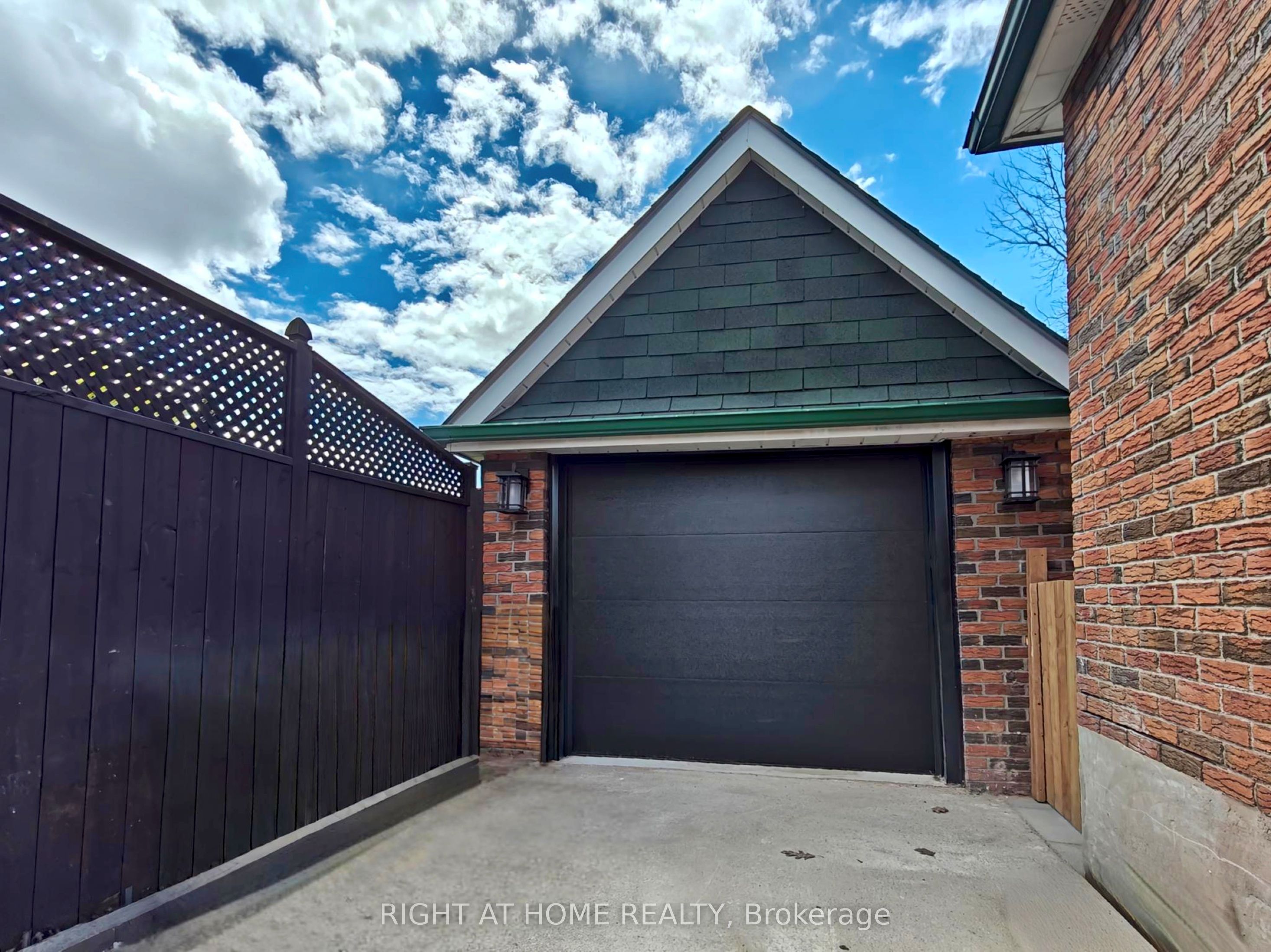 92 Cadillac Avenue S Lower Level, Oshawa, ON L1H 5Z2 photo 4