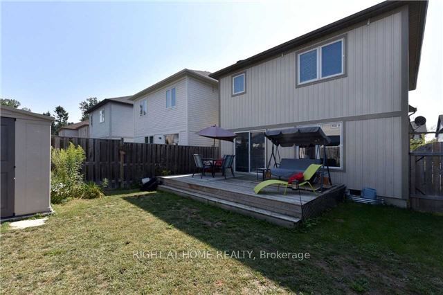 32 Donlevy Crescent, Whitby, ON L1R 0B8 photo 3
