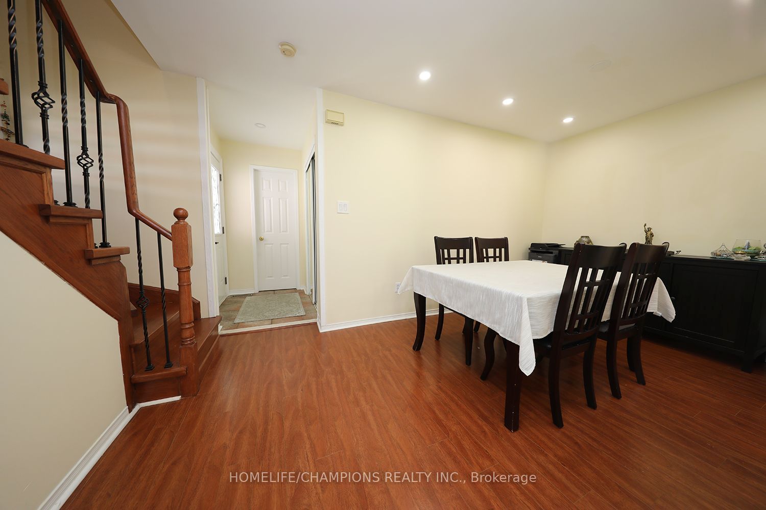 16 Echo Glen Road, Toronto, ON M9B 4W6 photo 4