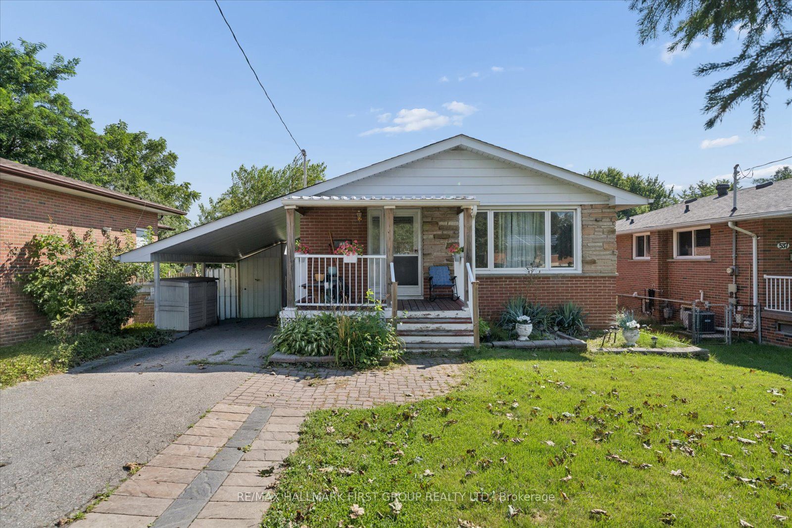 531 Harmony Road S, Oshawa, ON L1H 6V4