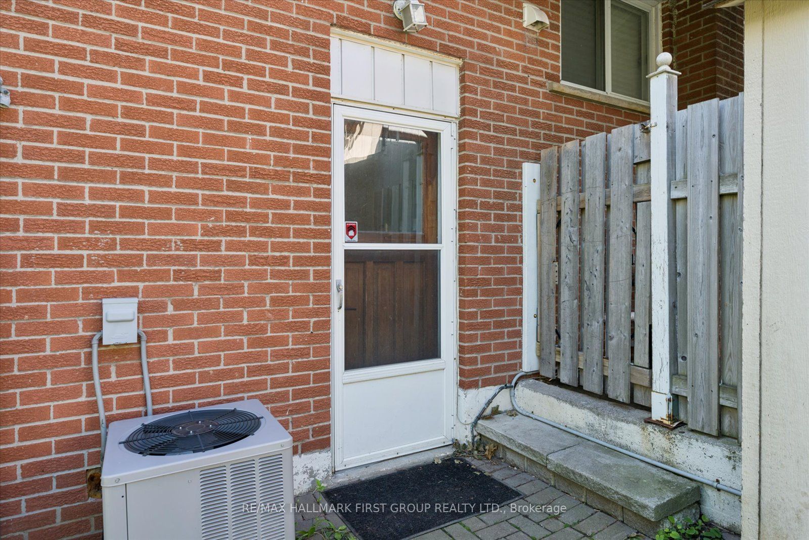 531 Harmony Road S, Oshawa, ON L1H 6V4 photo 3