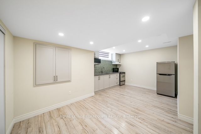 1 Devineridge Avenue, Ajax, ON L1Z 0T3 photo 2